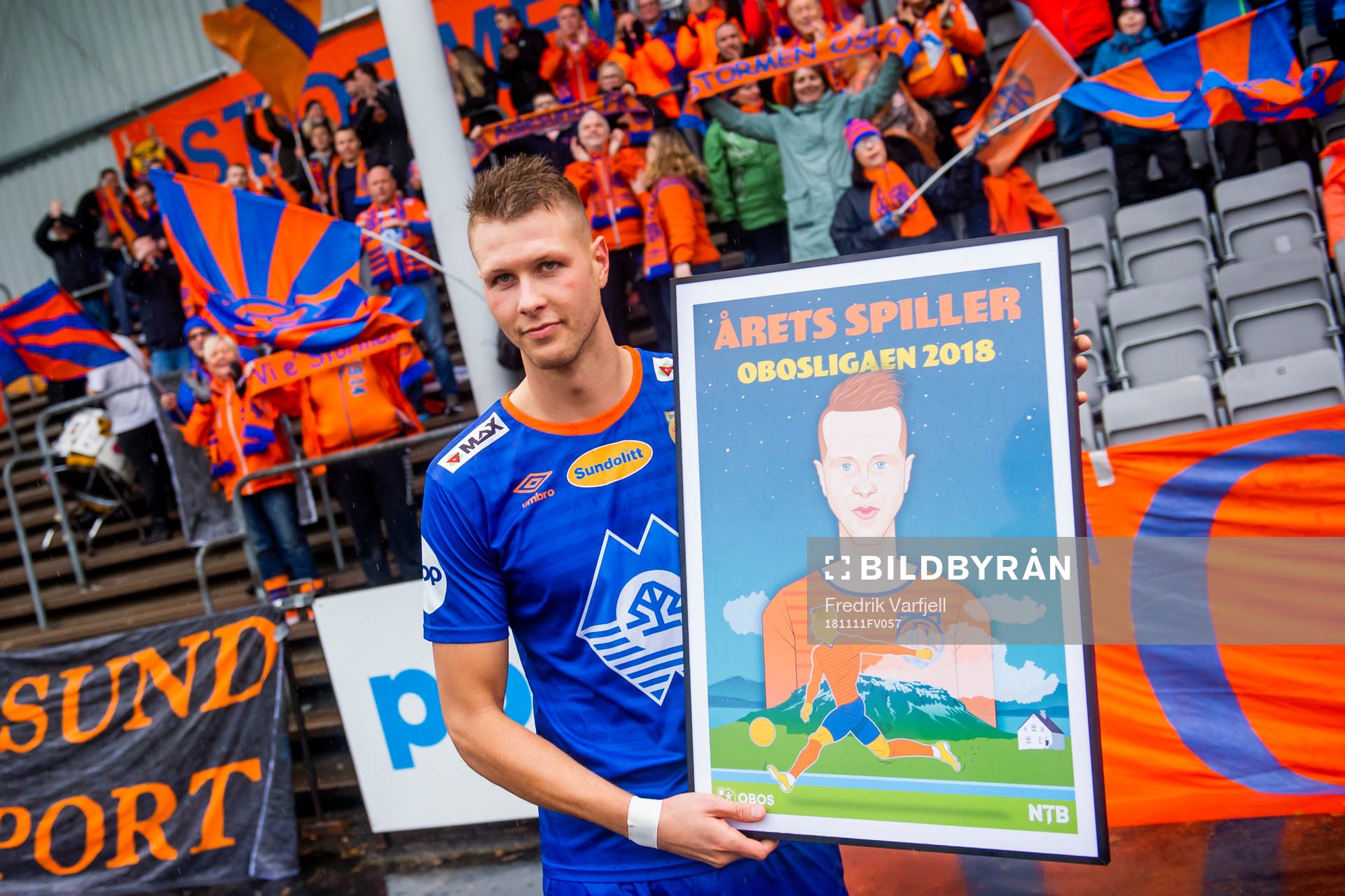 Hólmbert Fridjónsson of Aalesund with the prize Årets