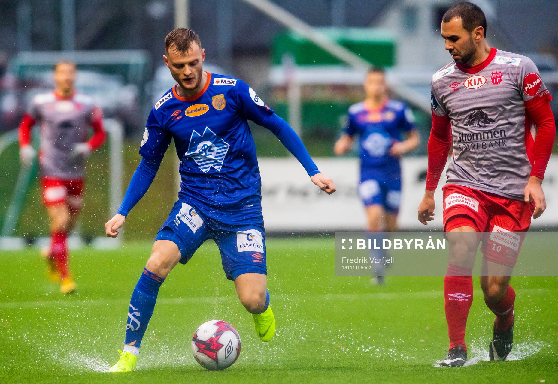 Adam Örn Arnarson of Aalesund and Mustapha Achrifi of