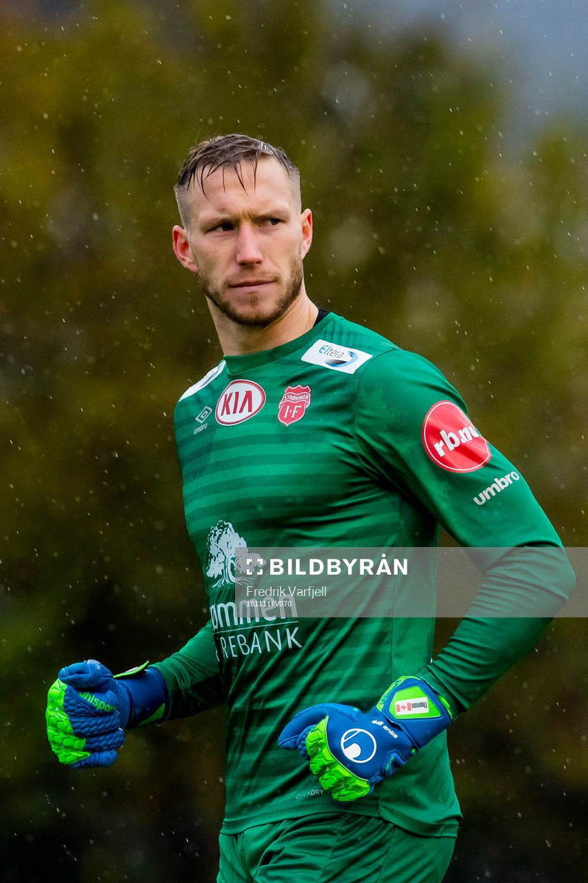 Goalkeeper Simon Thomas of Strømmen