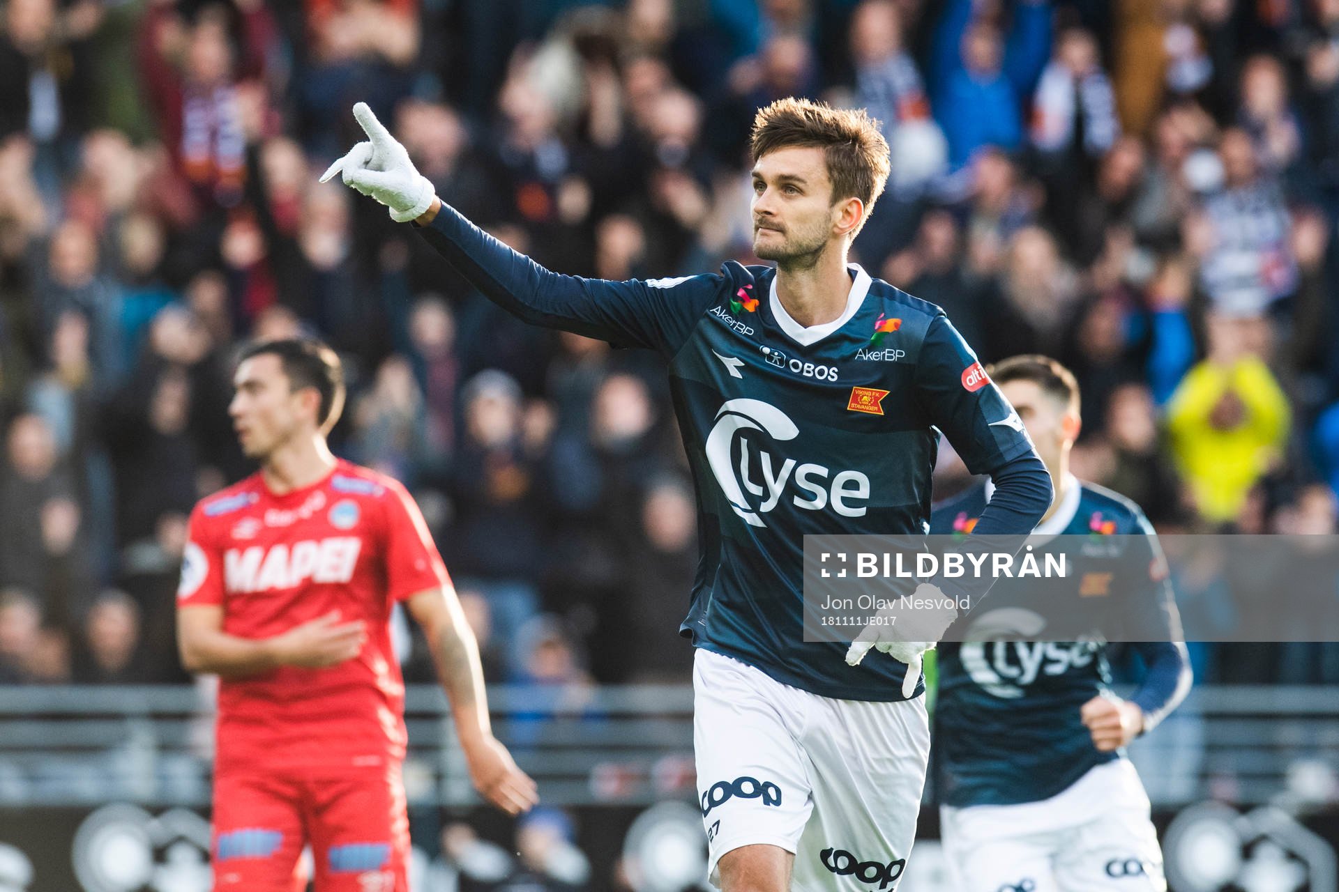 Johnny Furdal of Viking celebrates