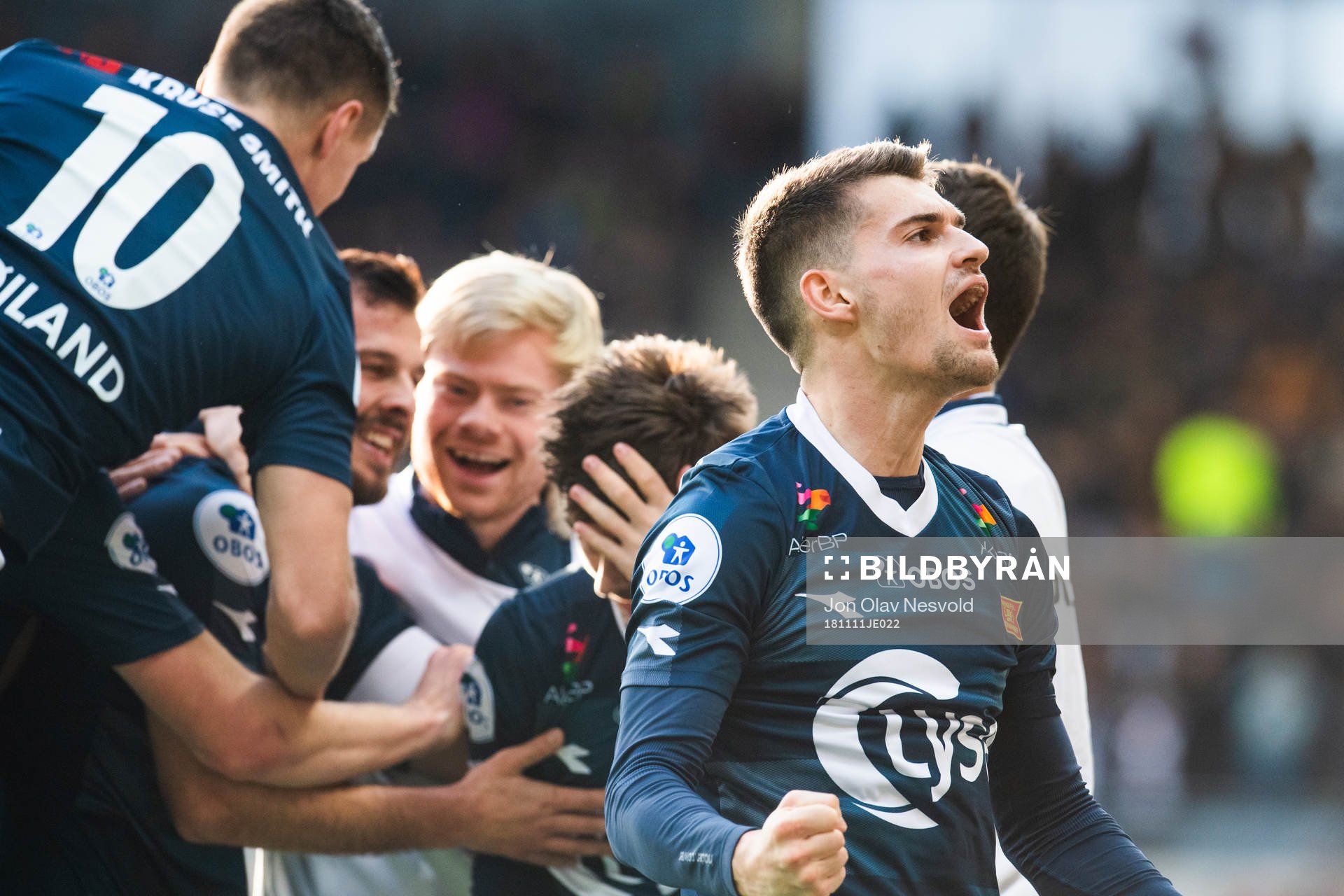 Ylldren Ibrahimaj of Viking celebrates