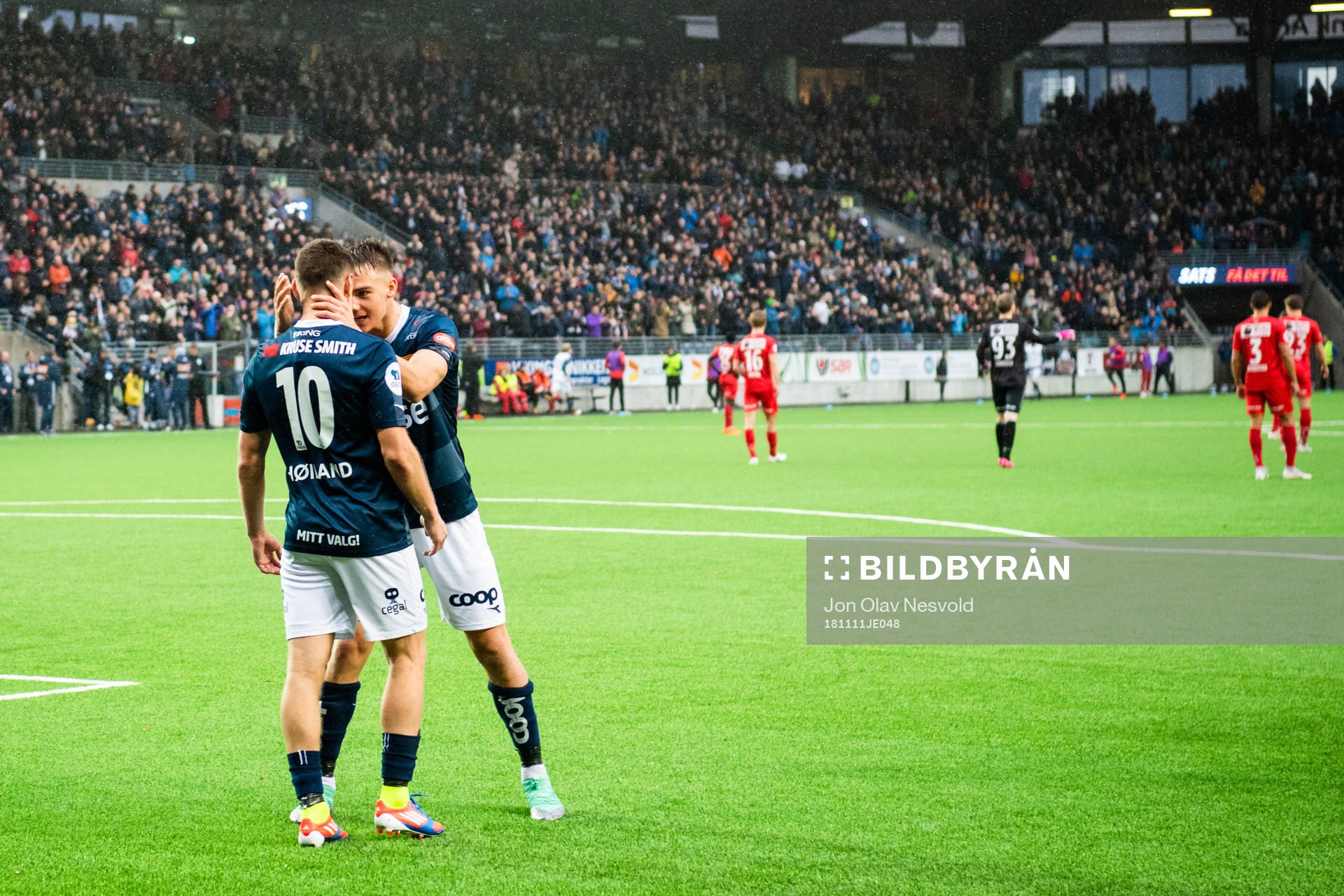 Tommy Høiland of Viking celebrates with Markus Nakkim