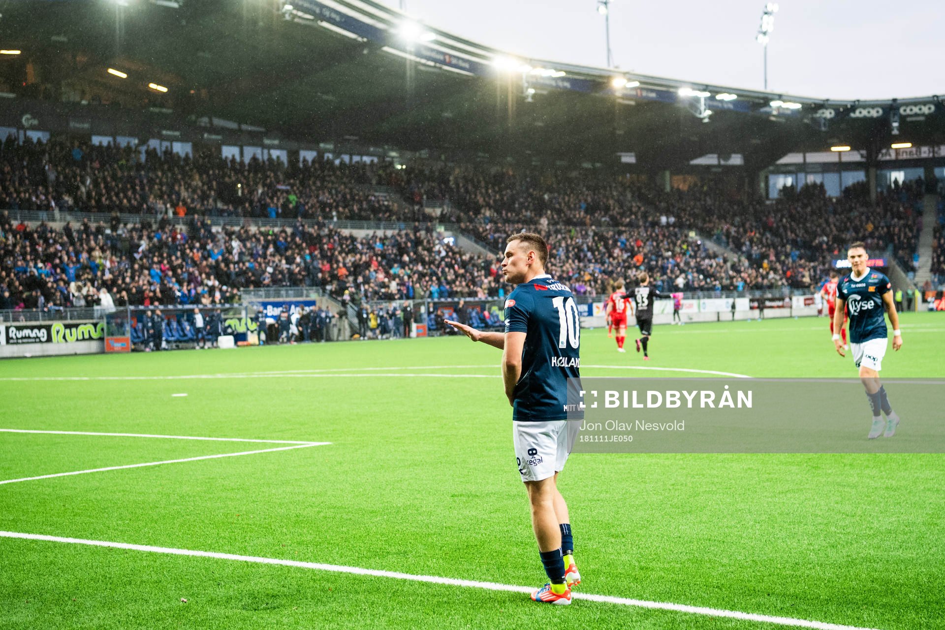 Tommy Høiland of Viking celebrates