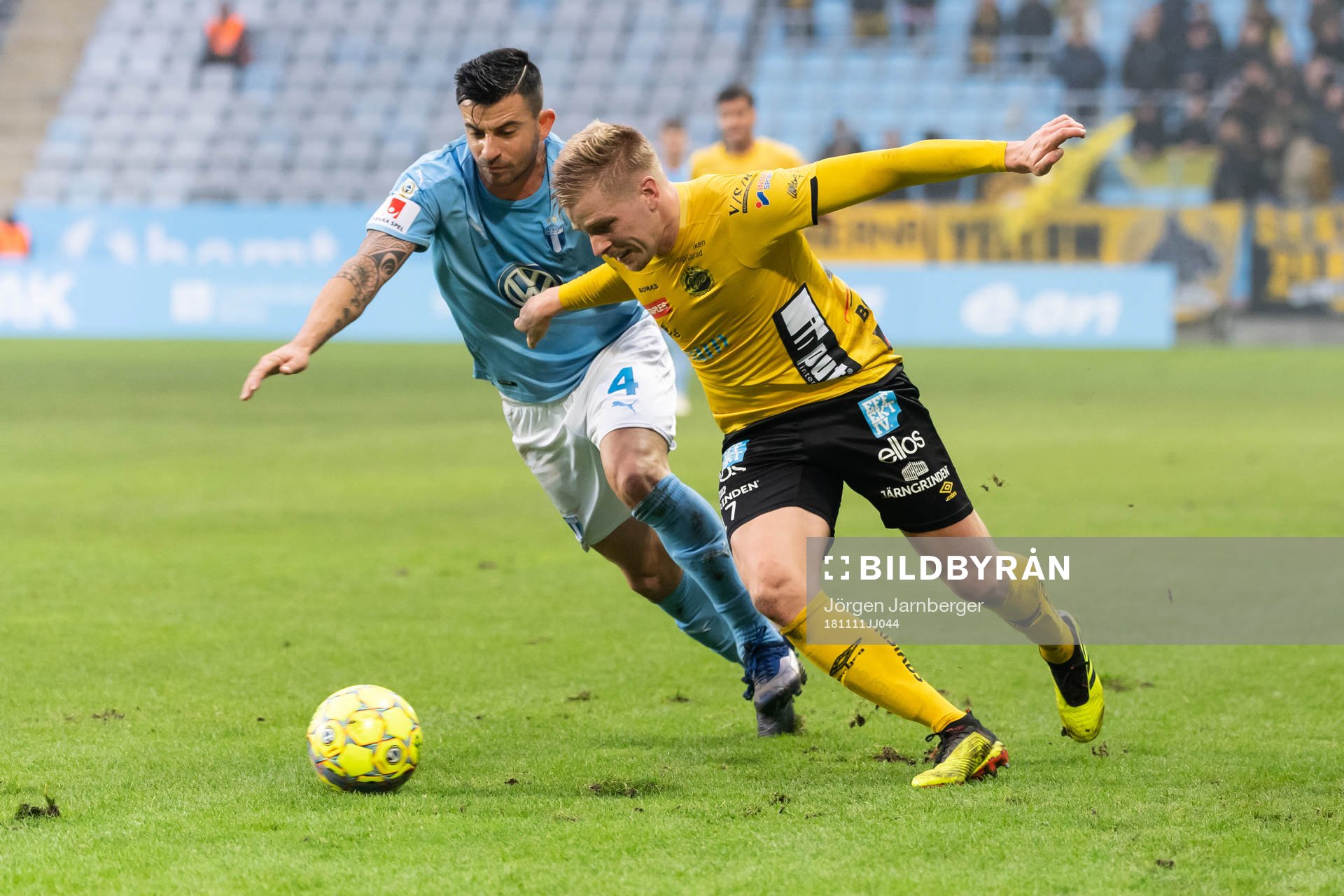 1 Elfsborgs Per Frick och Malmö FFs Behrang Safari