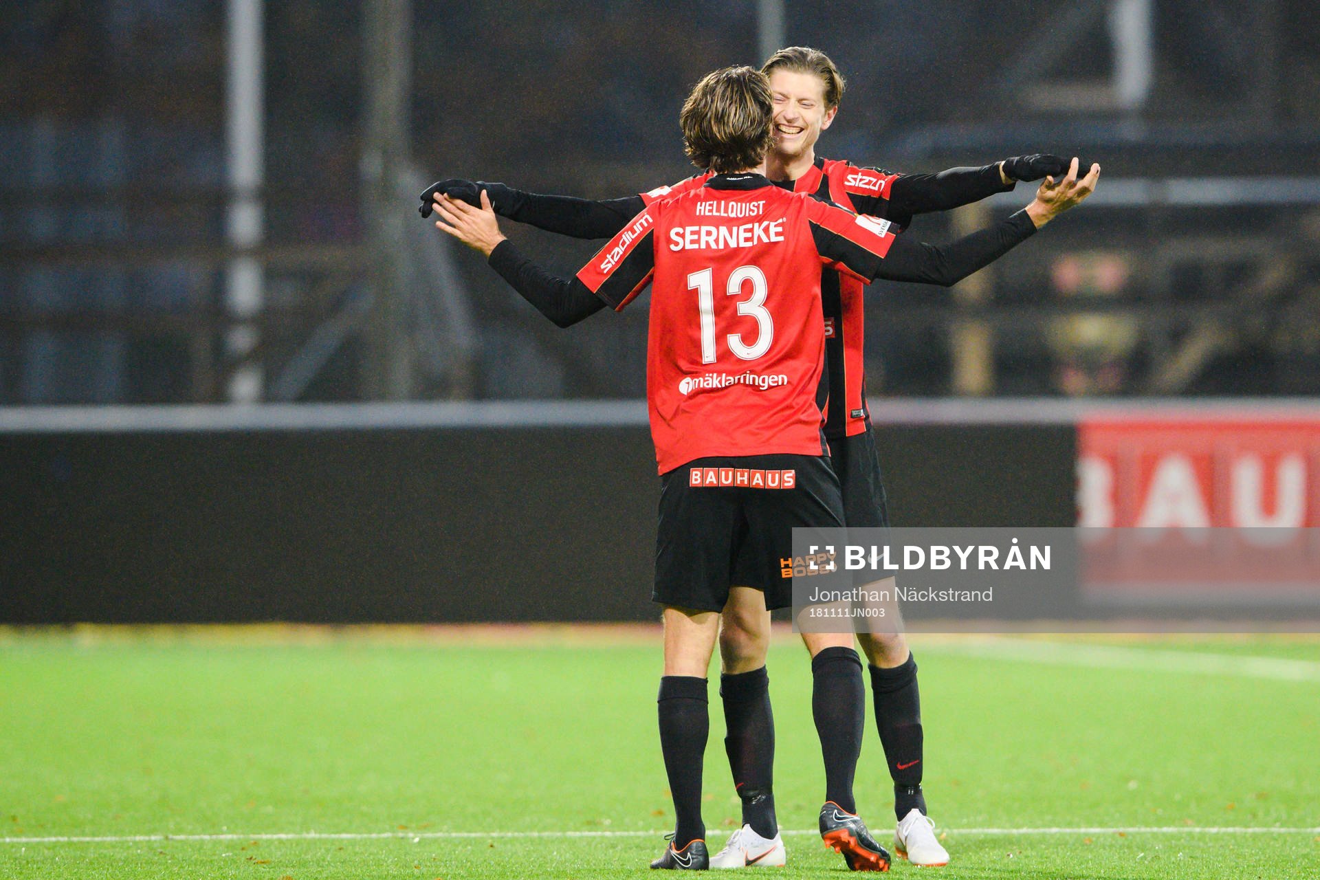Brommapojkarnas Philip Hellqvist och Johan Falkmar jublar efter 1-0 under fotbollsmatchen i Allsvenskan mellan Brommapojkarna och Trelleborg den 11 november 2018 i Stockholm.