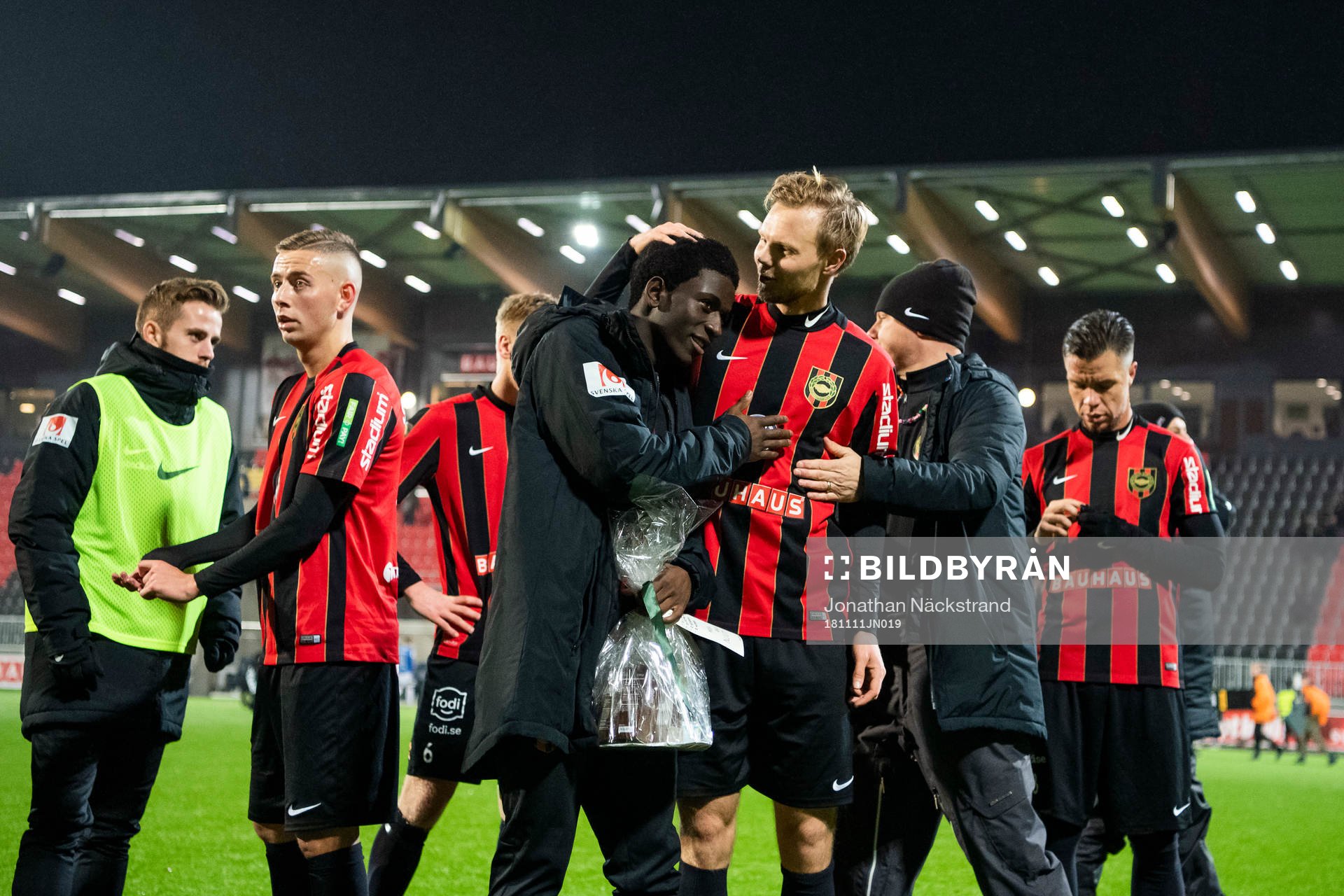 Brommapojkarnas spelar jublar efter fotbollsmatchen i Allsvenskan mellan Brommapojkarna och Trelleborg den 11 november 2018 i Stockholm.