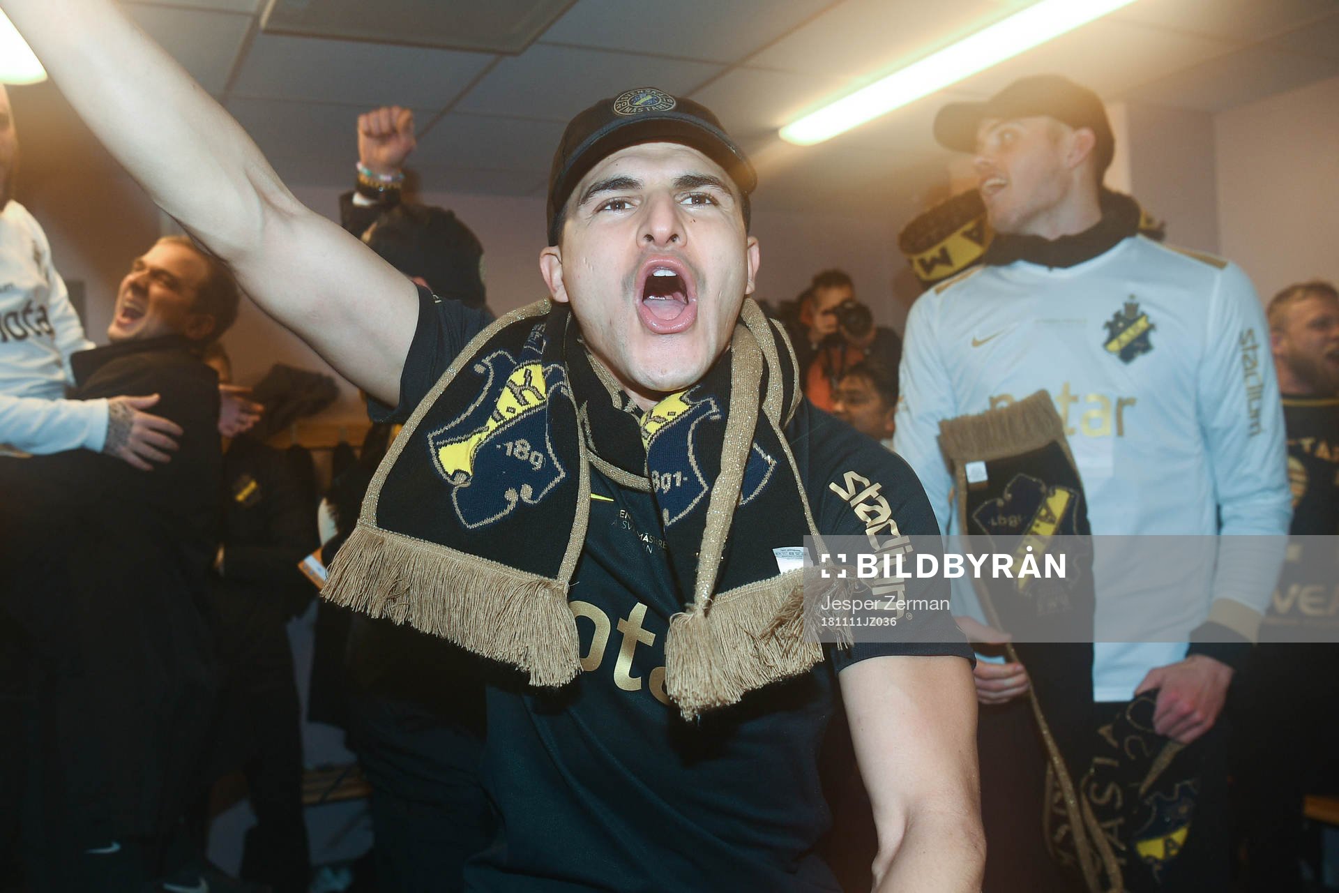 s Tarik Elyounoussi jublar