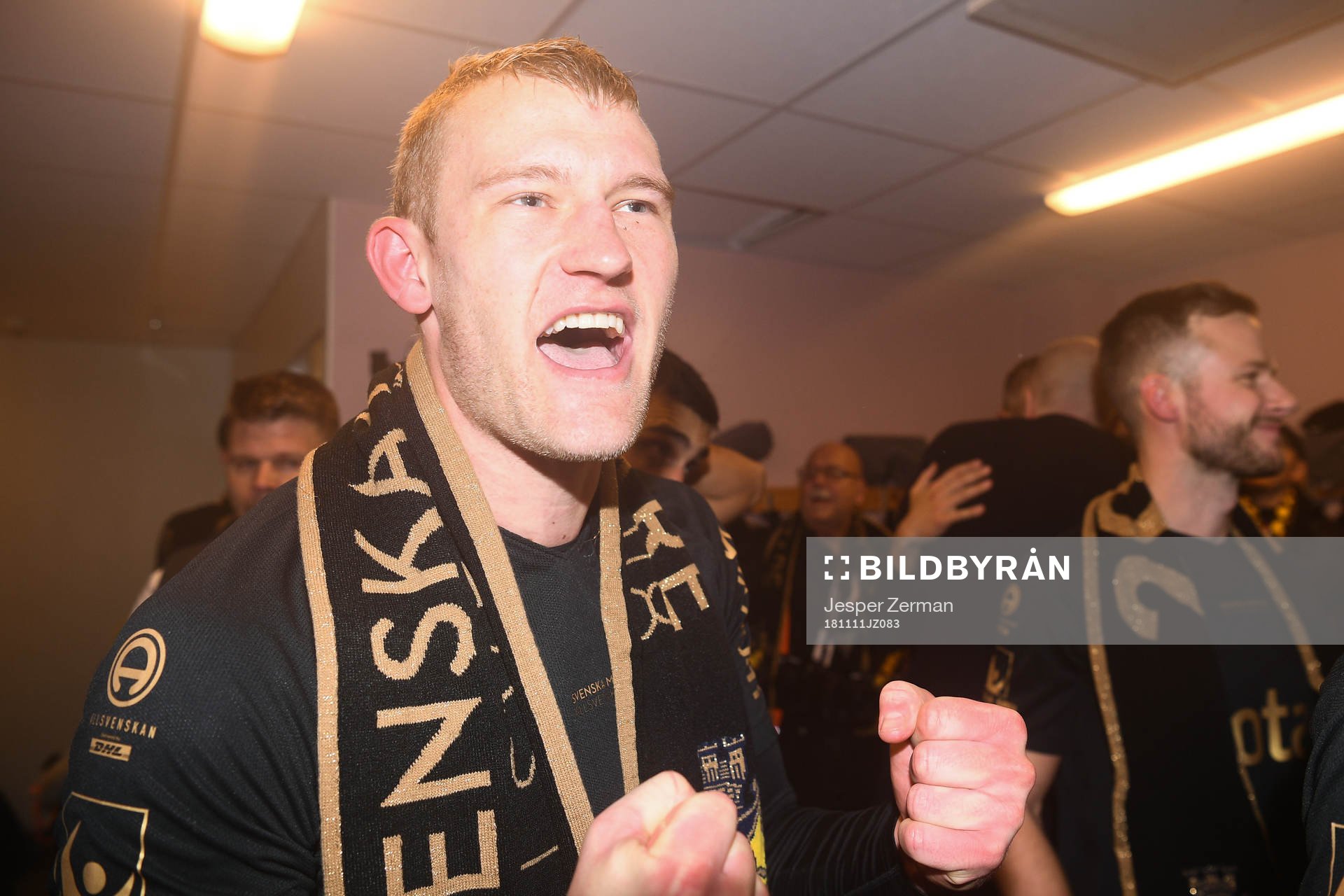 AIK:s Robin Jansson jublar efter fotbollsmatchen i Allsvenskan mellan Kalmar FF och AIK den 11 november 2018 i Kalmar.