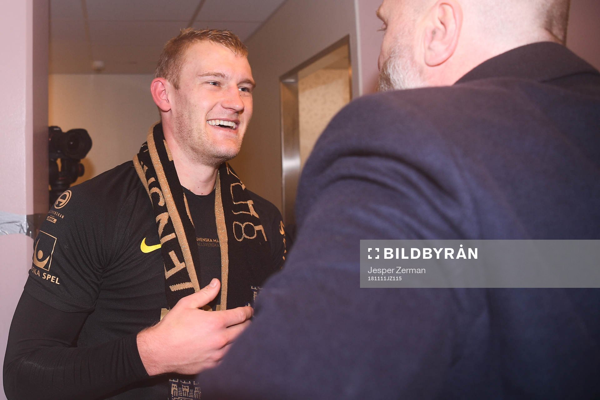 s Robin Jansson pratar med sportchef Björn Wesström