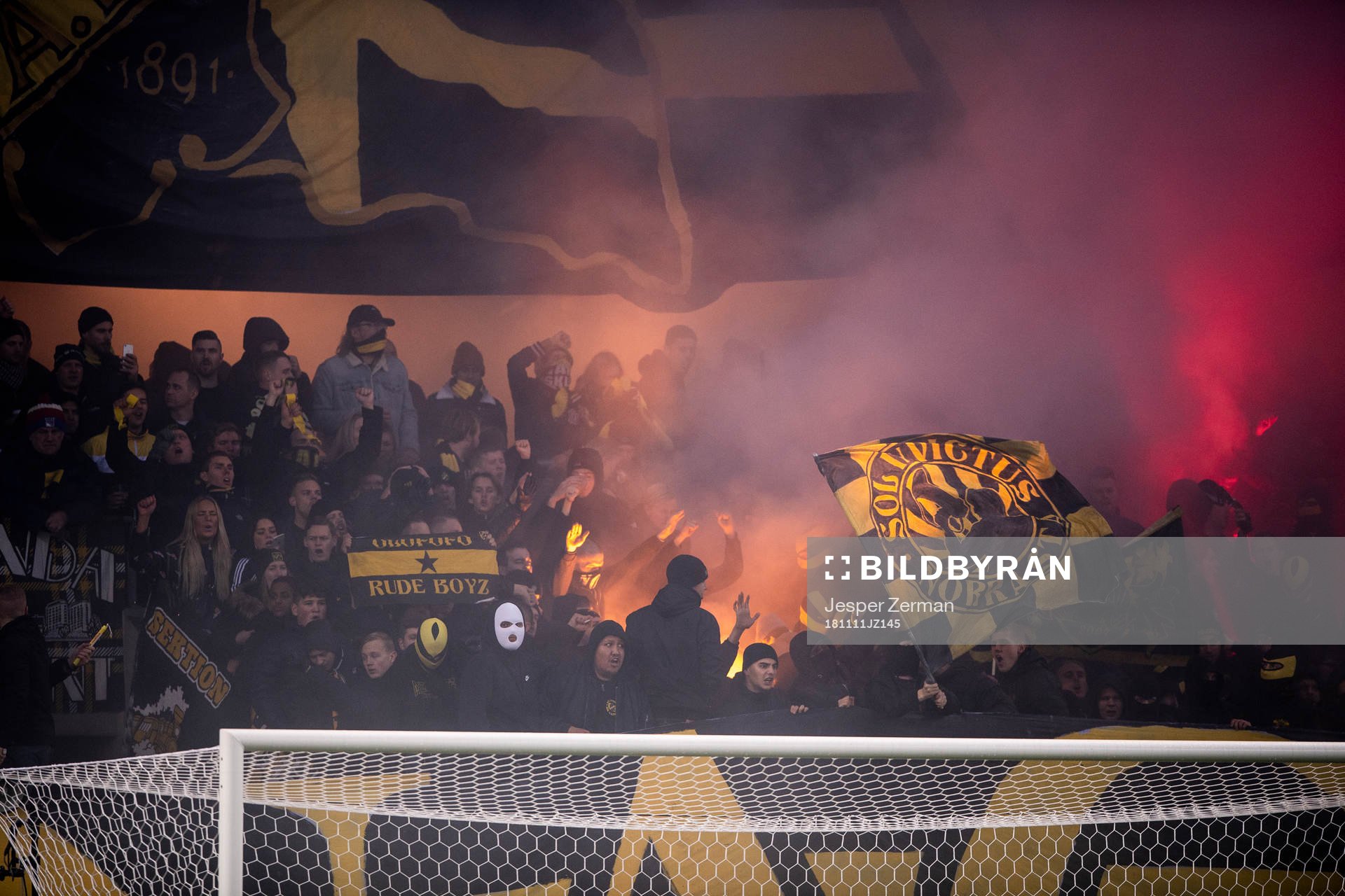 s supportrar bränner bengaler