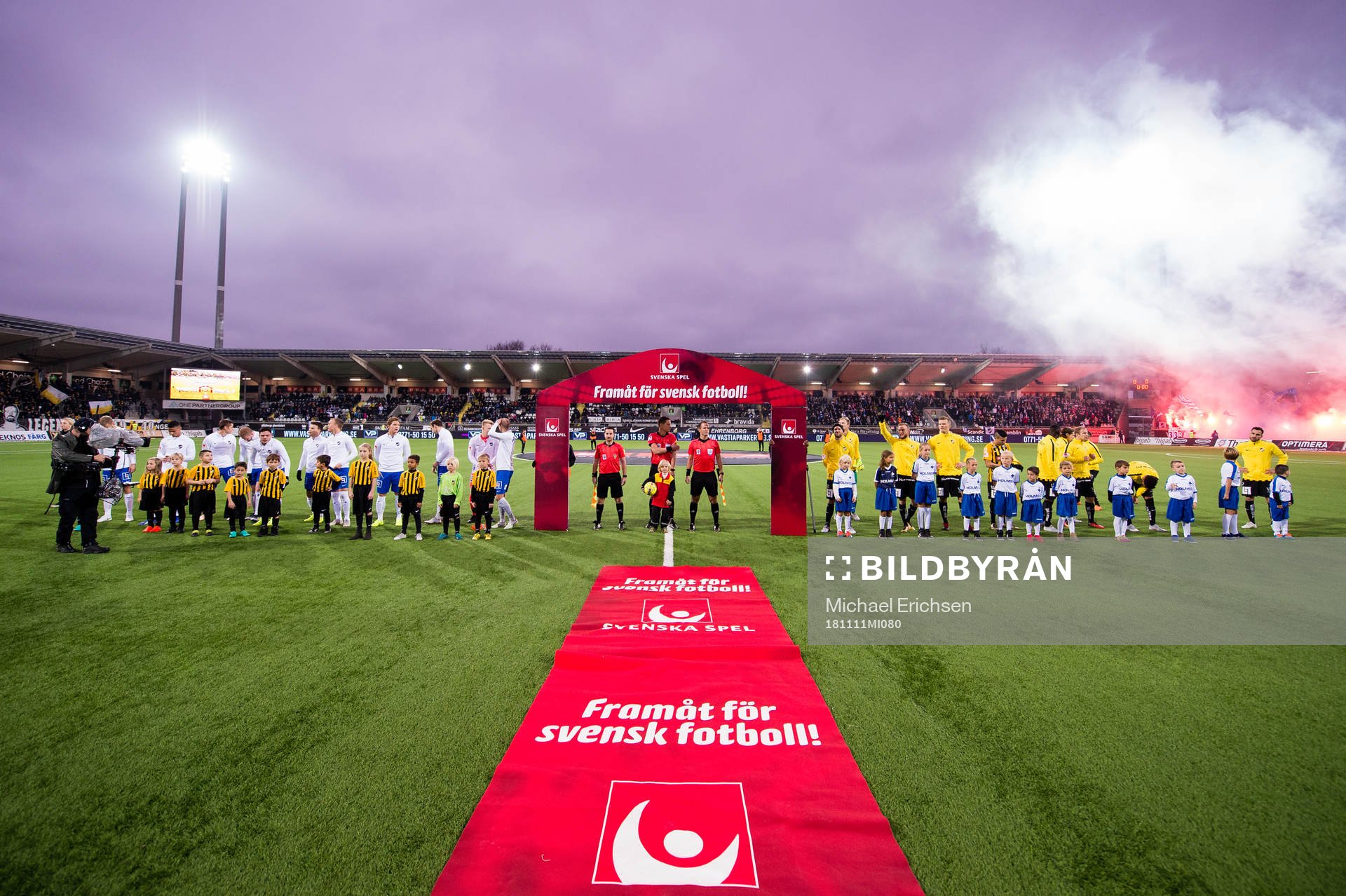 Lagen på line up innan fotbollsmatchen i Allsvenskan