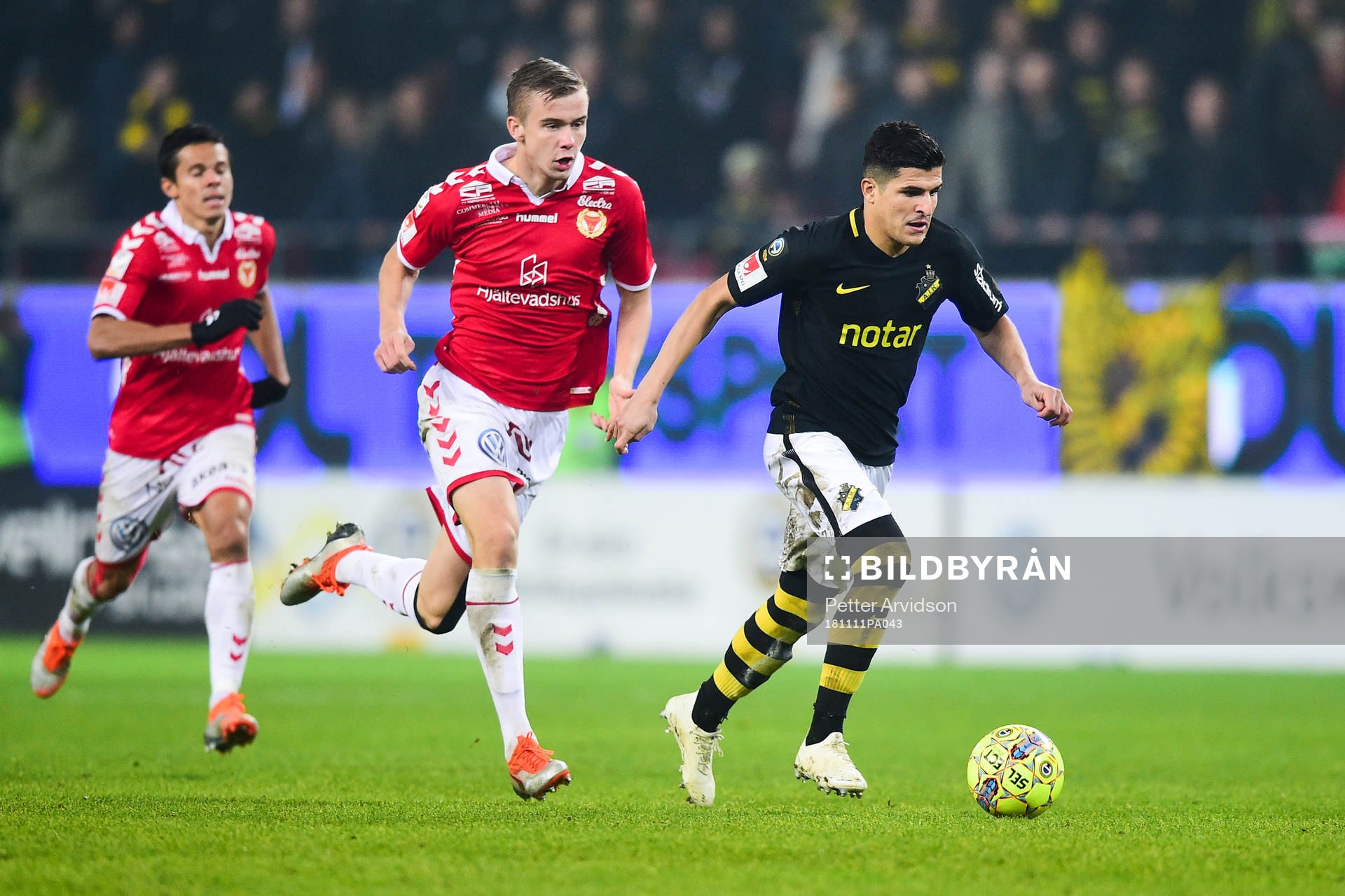 s Tarik Elyounoussi jagas av Kalmars Victor Agardius