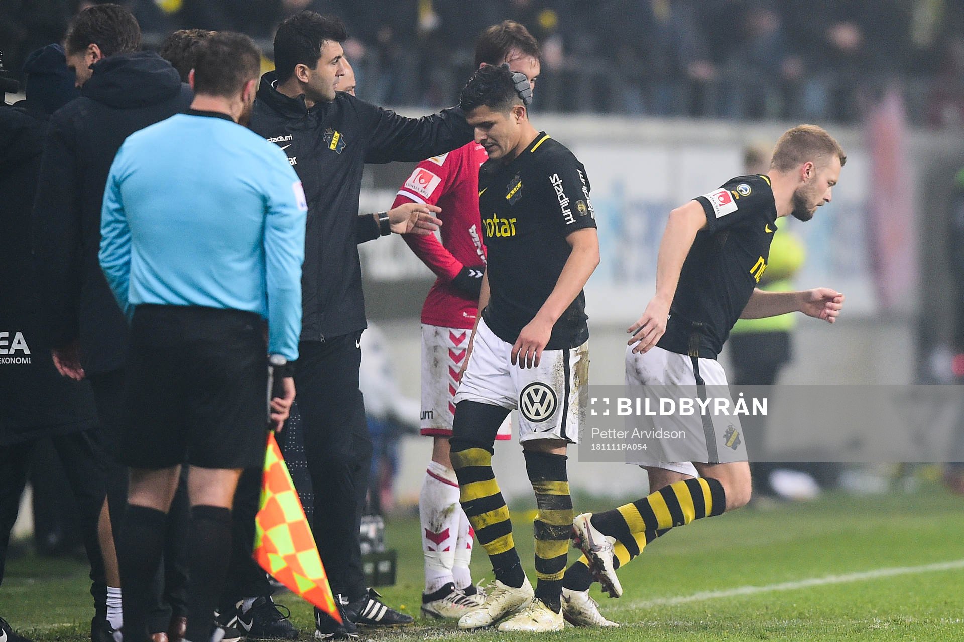 s Tarik Elyounoussi byts ut mot Sebastian Larsson