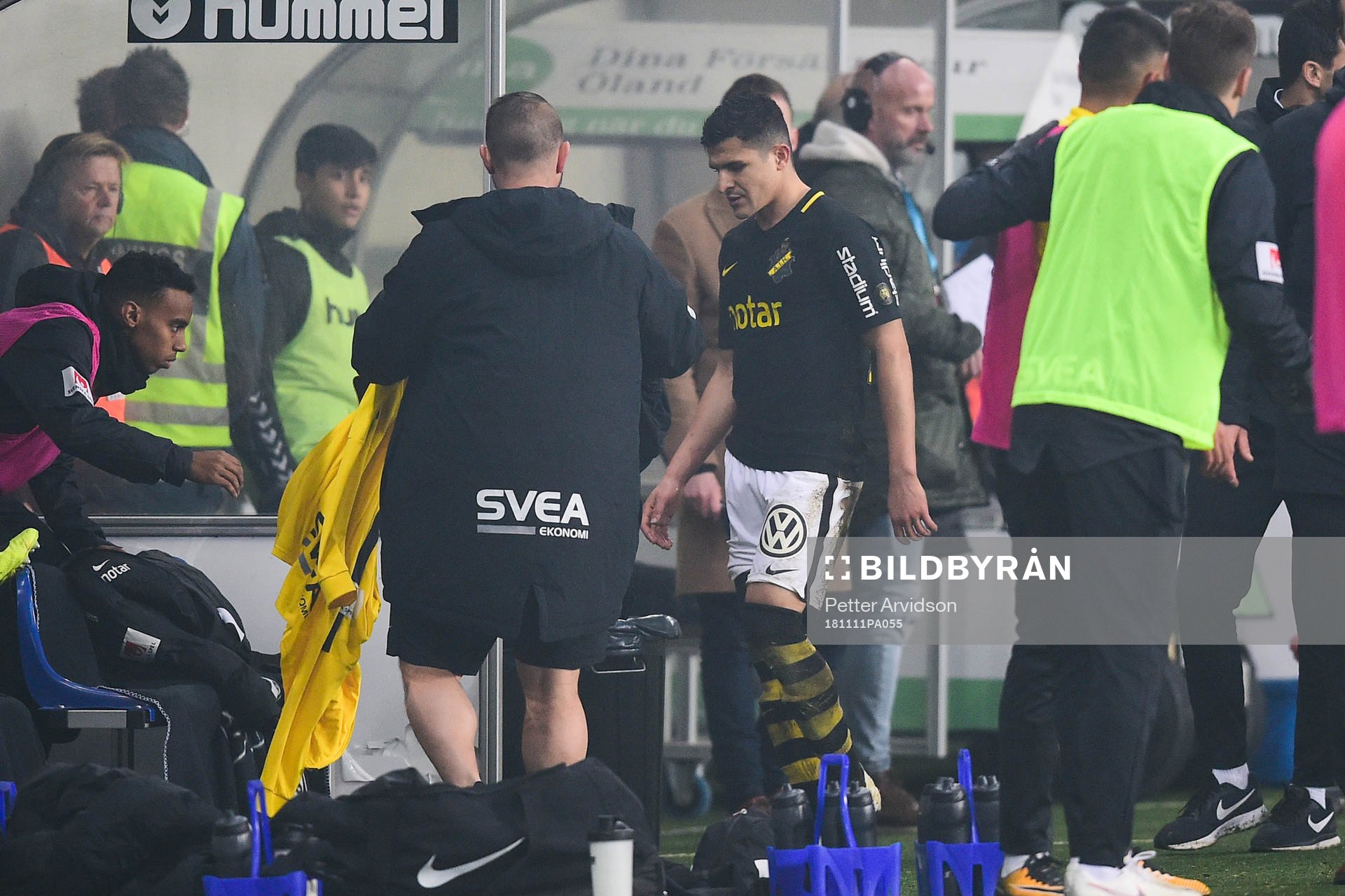 s Tarik Elyounoussi deppar när han byts ut på grund av