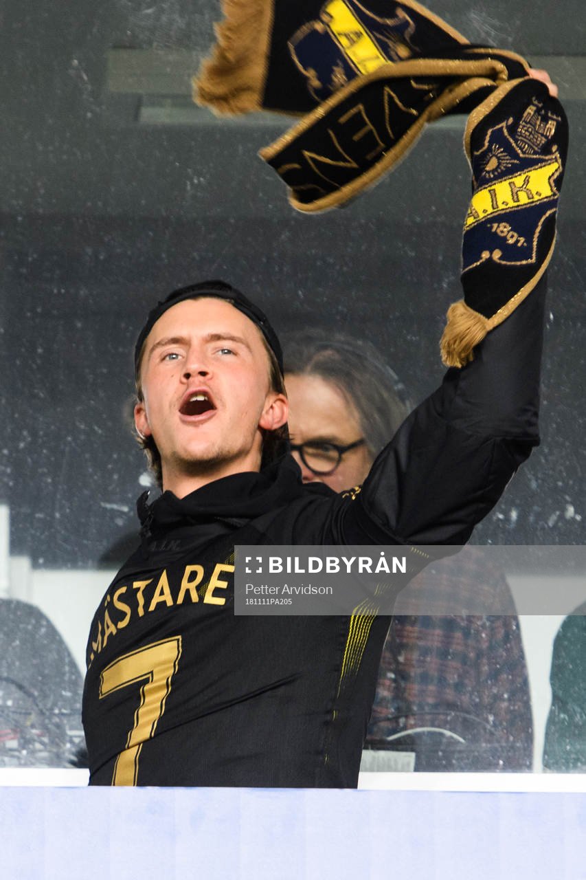 s Kristoffer Olsson jublar