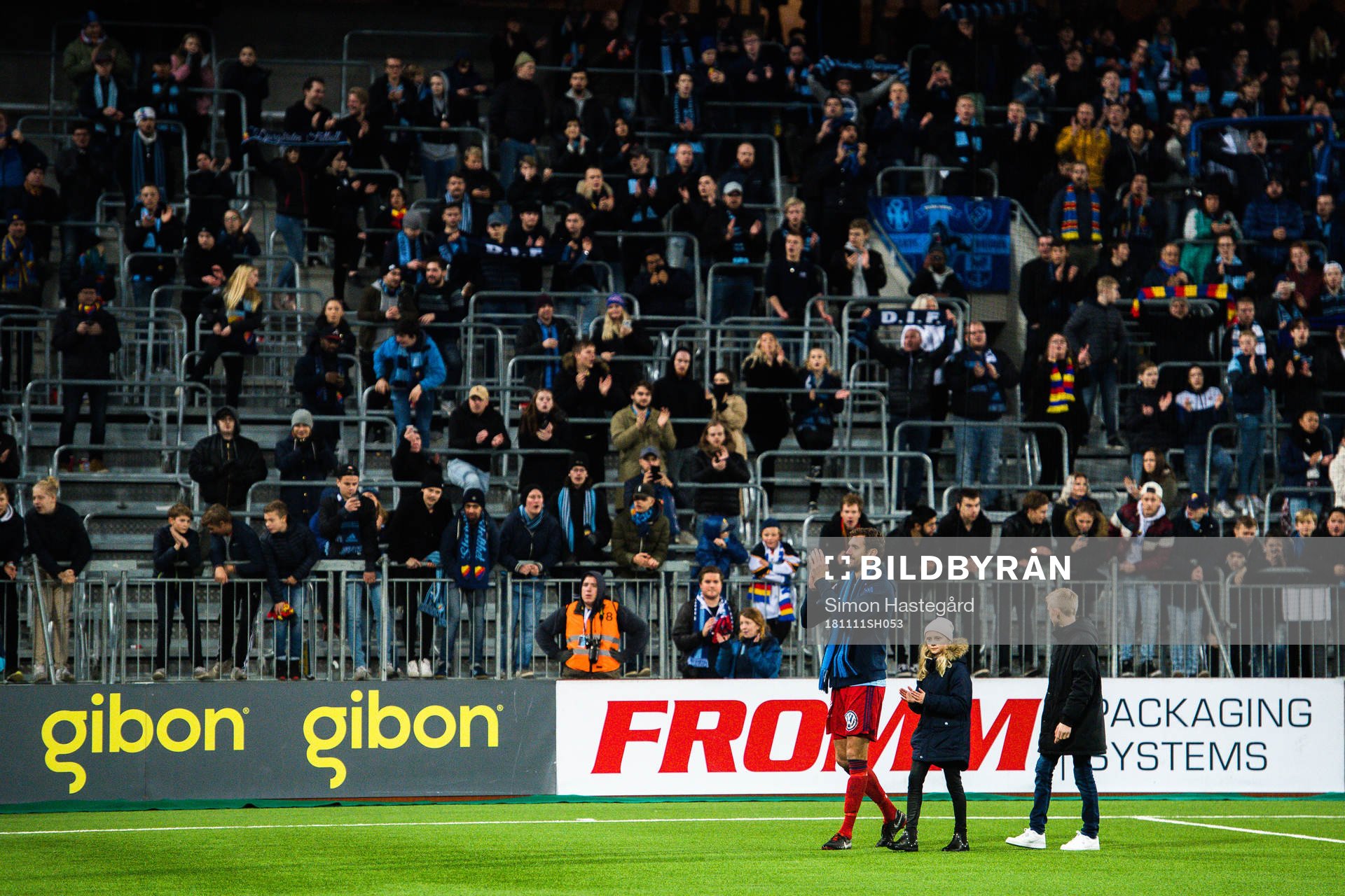 Djurgårdens målvakt Andreas Isaksson tackas av