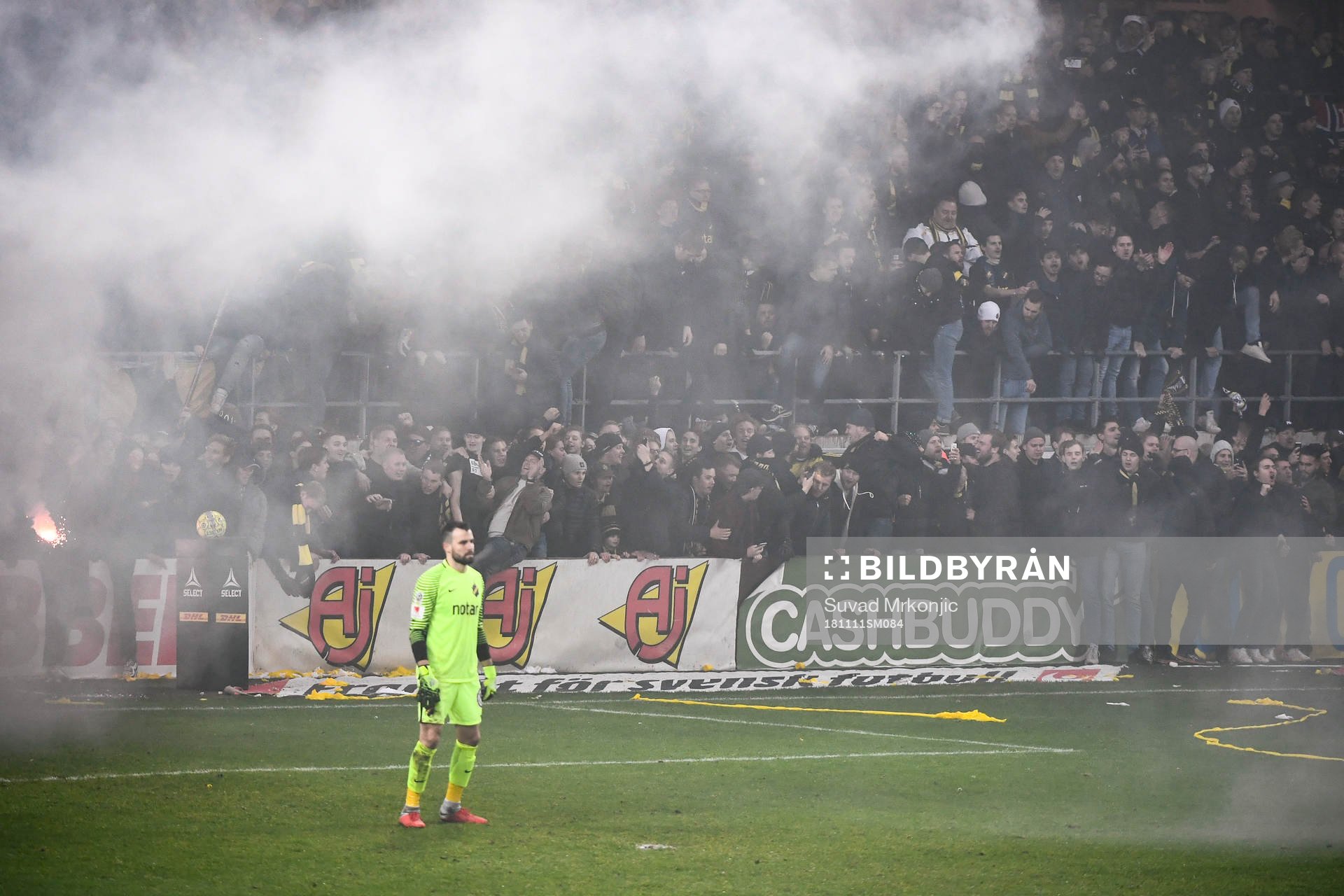 s supportrar bakom Kalmars målvakt AIK:s målvakt Budimir