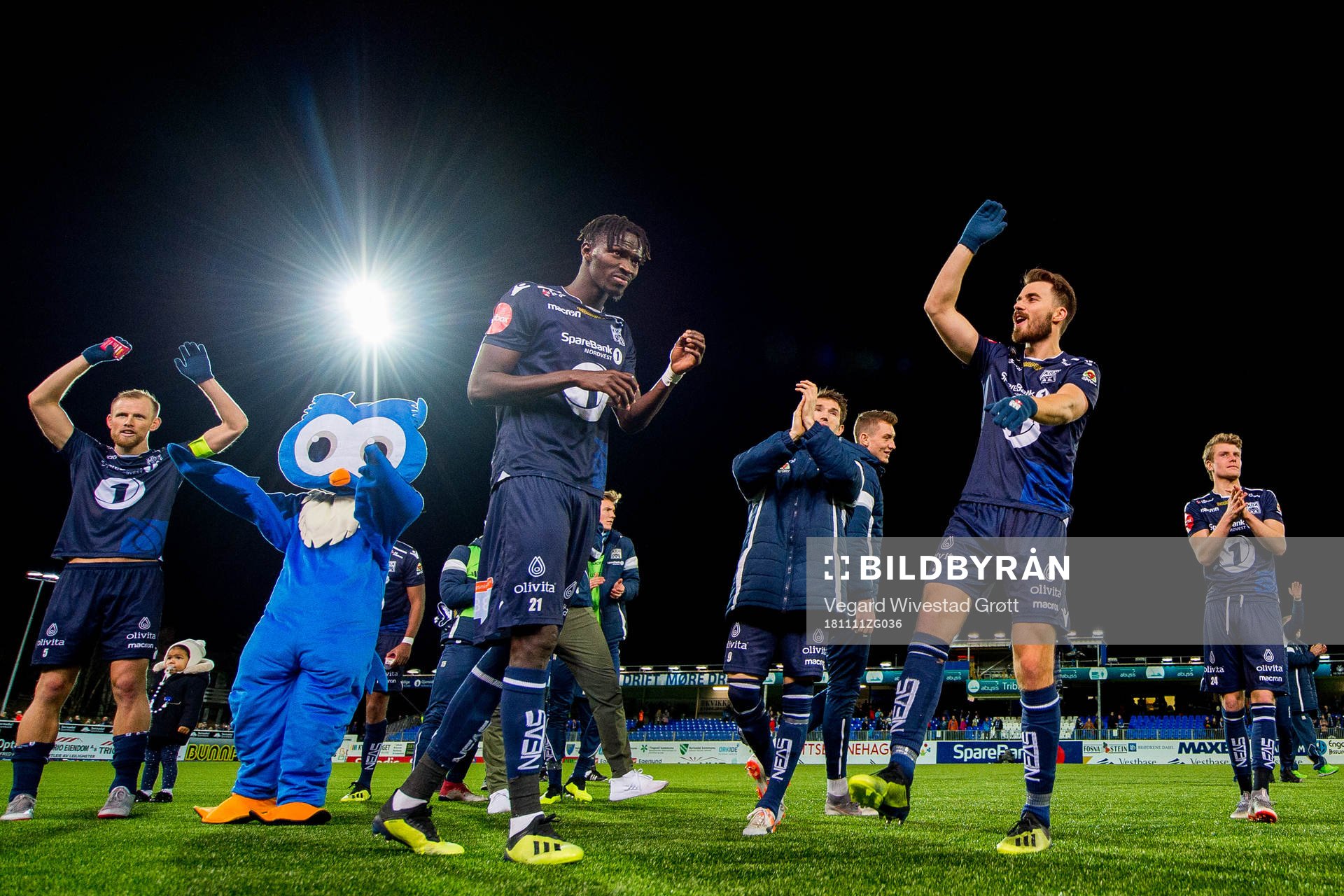 Amidou Diop and the players of Kristiansund celebrate