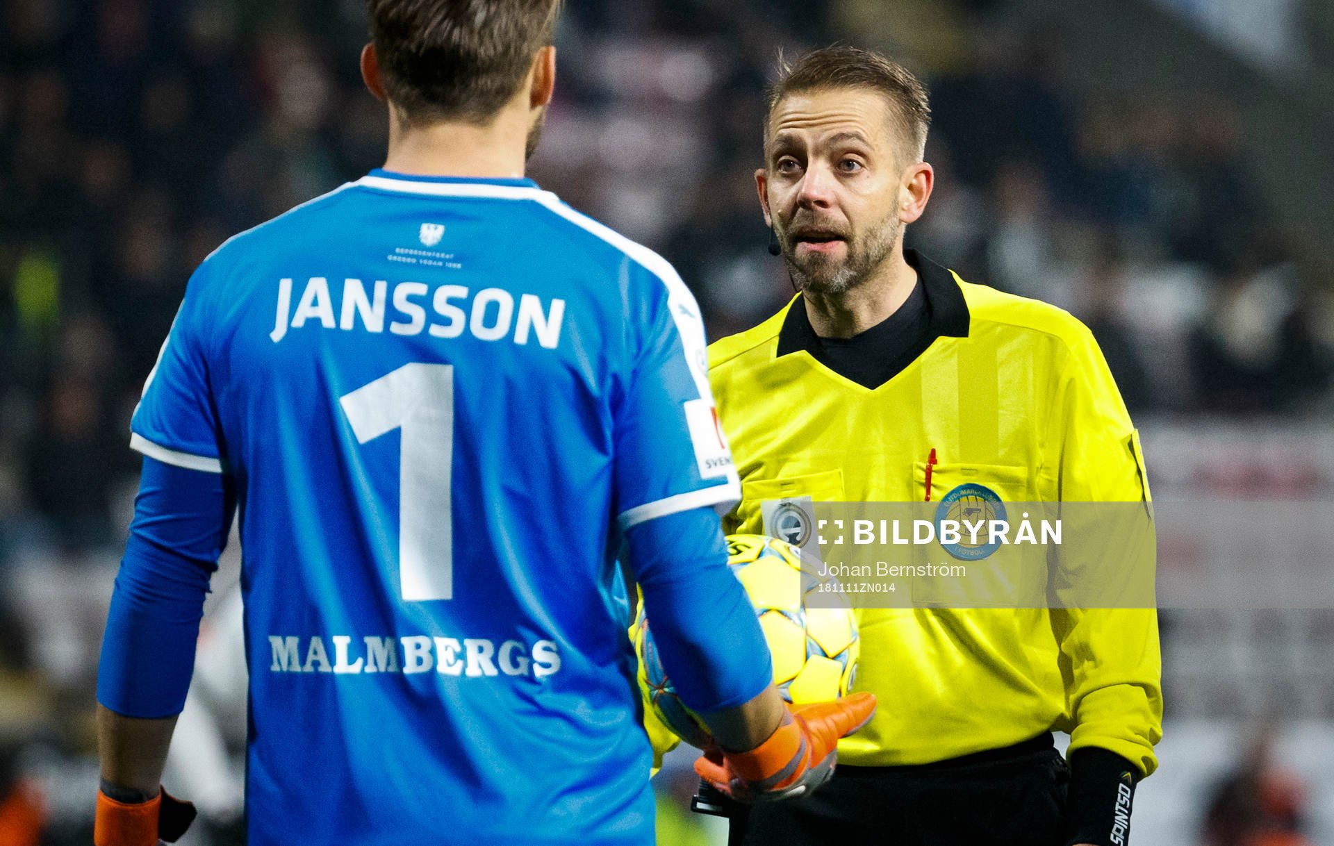 Domare Johan Hamlin under fotbollsmatchen i Allsvenskan mellan Örebro och IFK Göteborg den 11 november 2018 i Örebro.