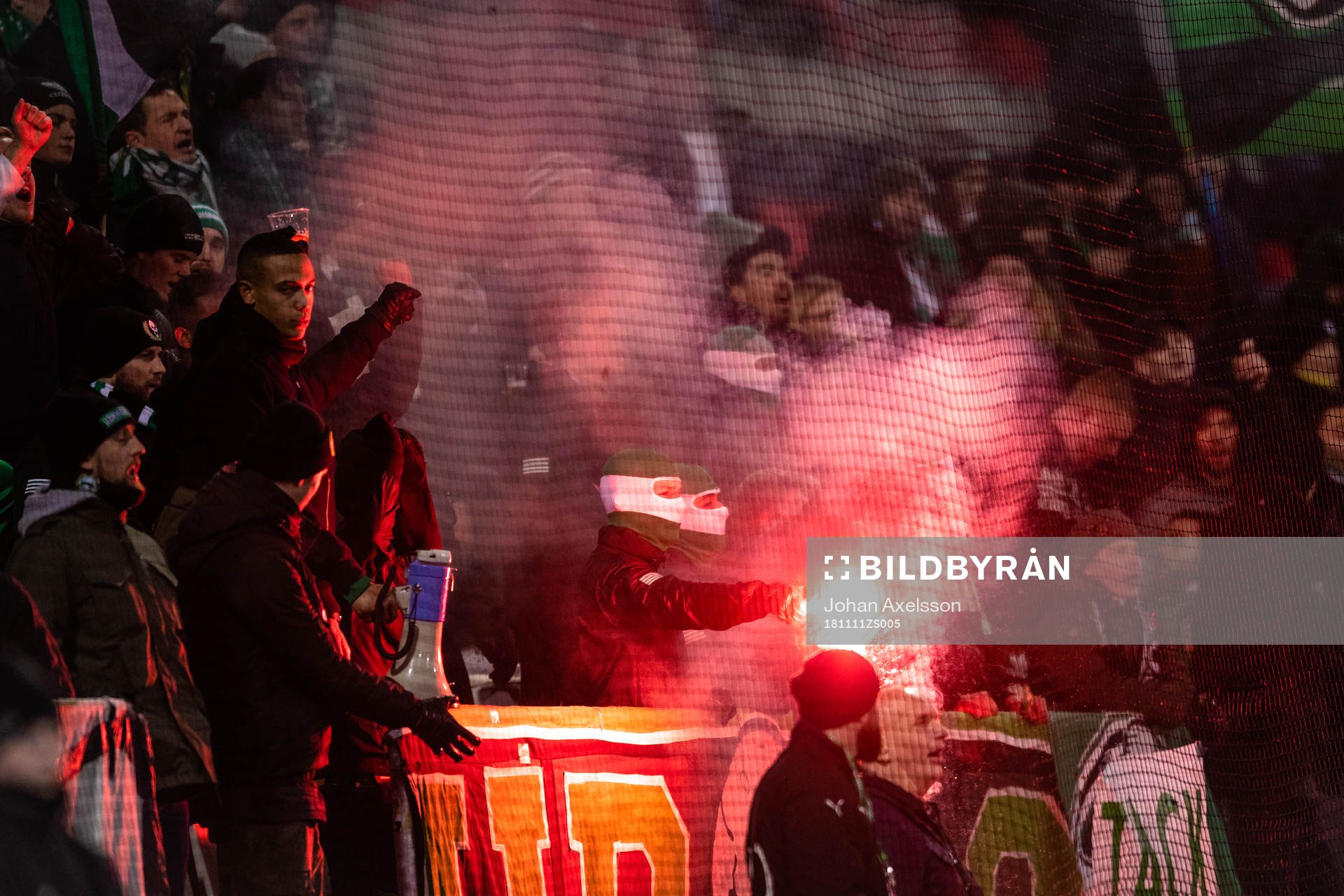 Maskerade Hammarbyfans med bengaler