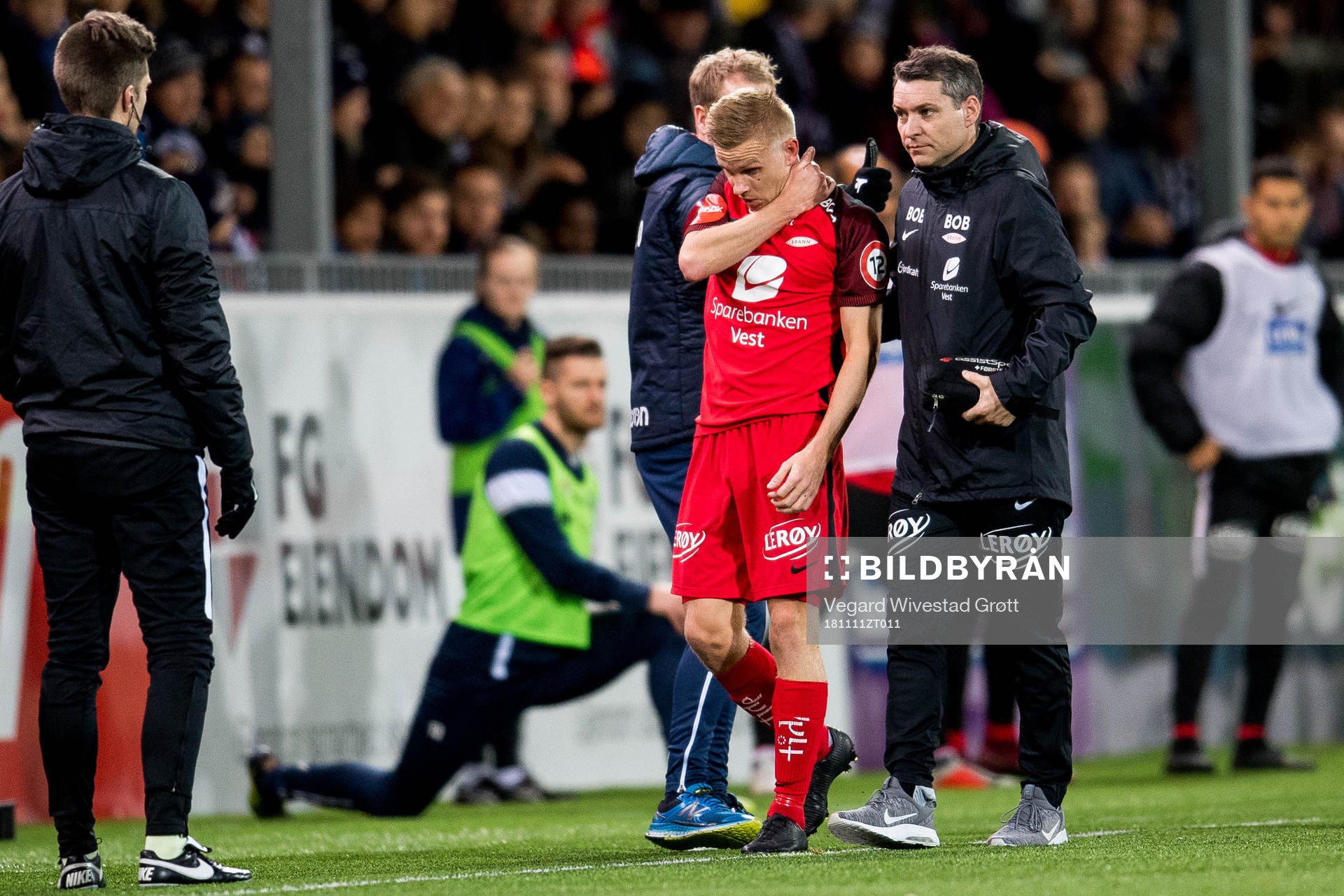 Taijo Teniste of Brann with an injury