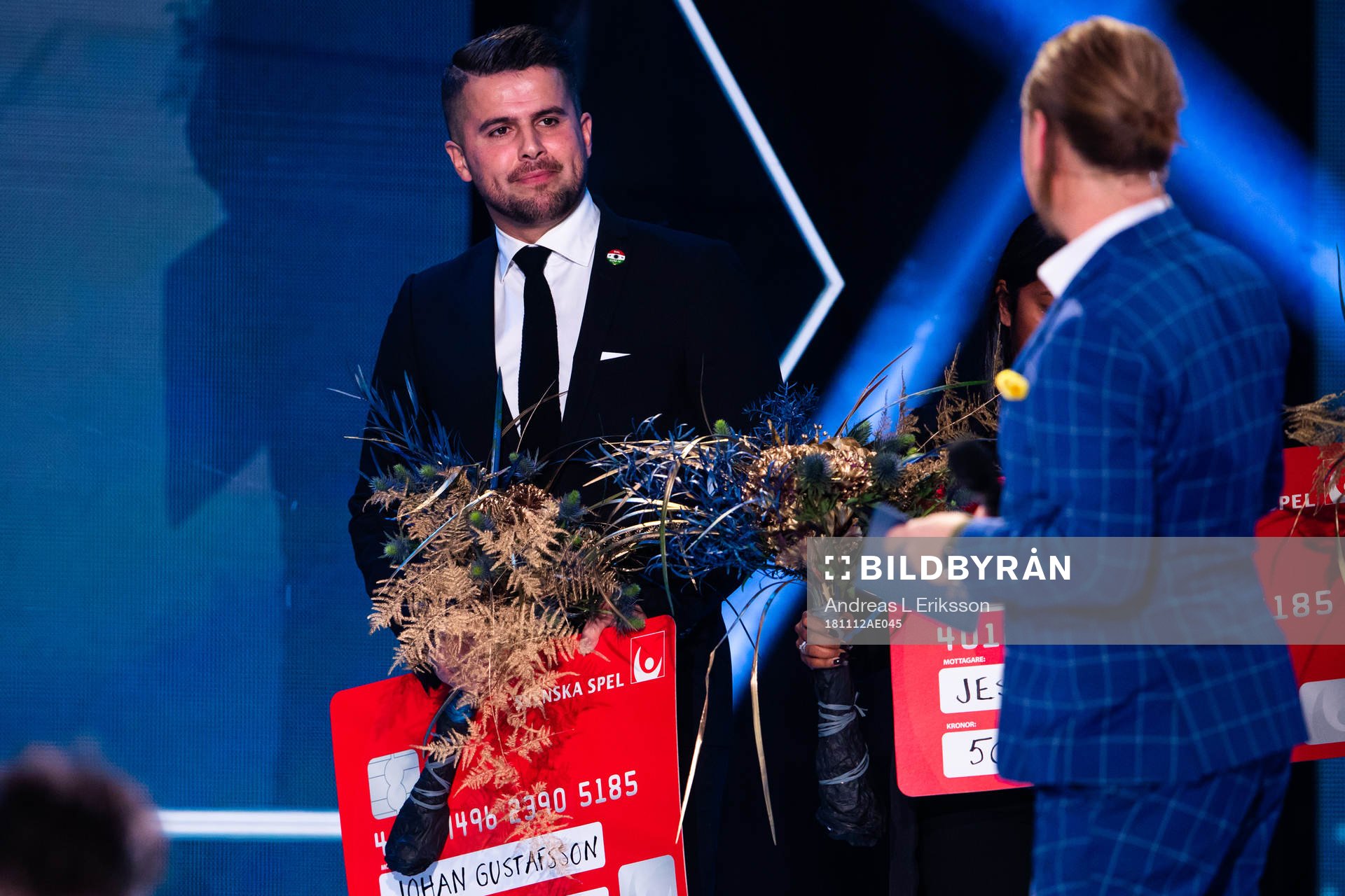 Johan Gustavsson tar emot Fair play priset för Dalkurd för