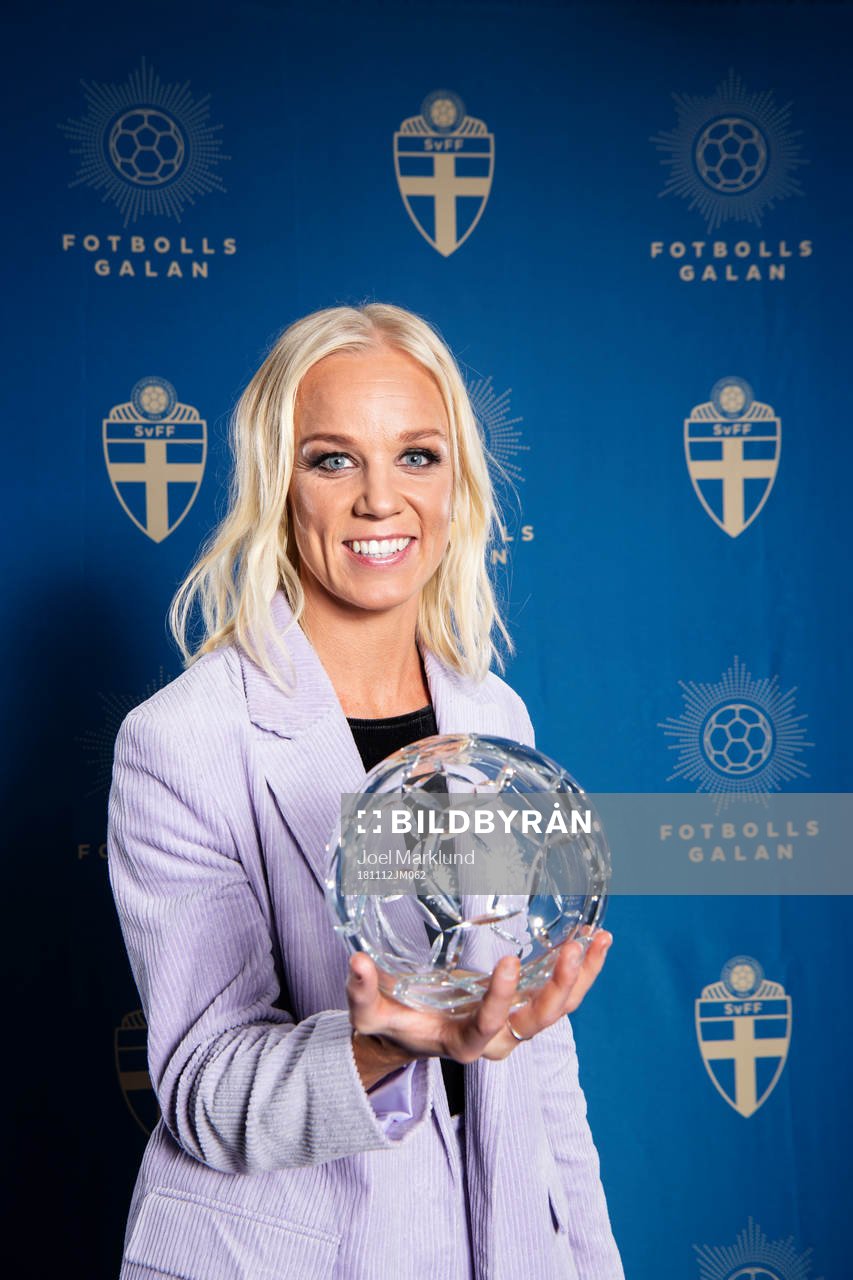 Årets mittfältare dam, Caroline Seger, poserar för ett porträtt under Fotbollsgalan den 12 november 2018 i Stockholm.