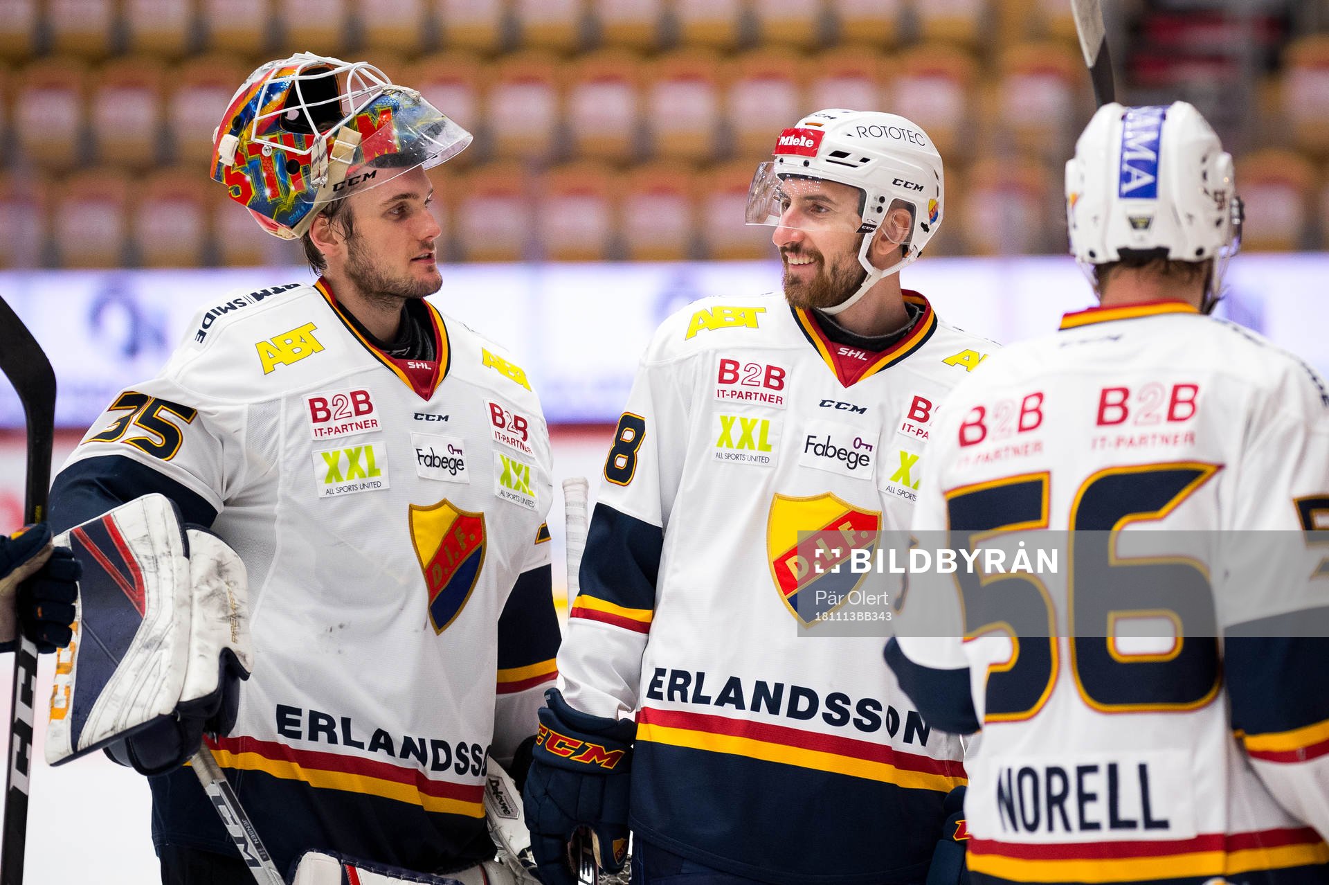 Djurgårdens målvakt Robin Jensen och Albin Lundin jublar