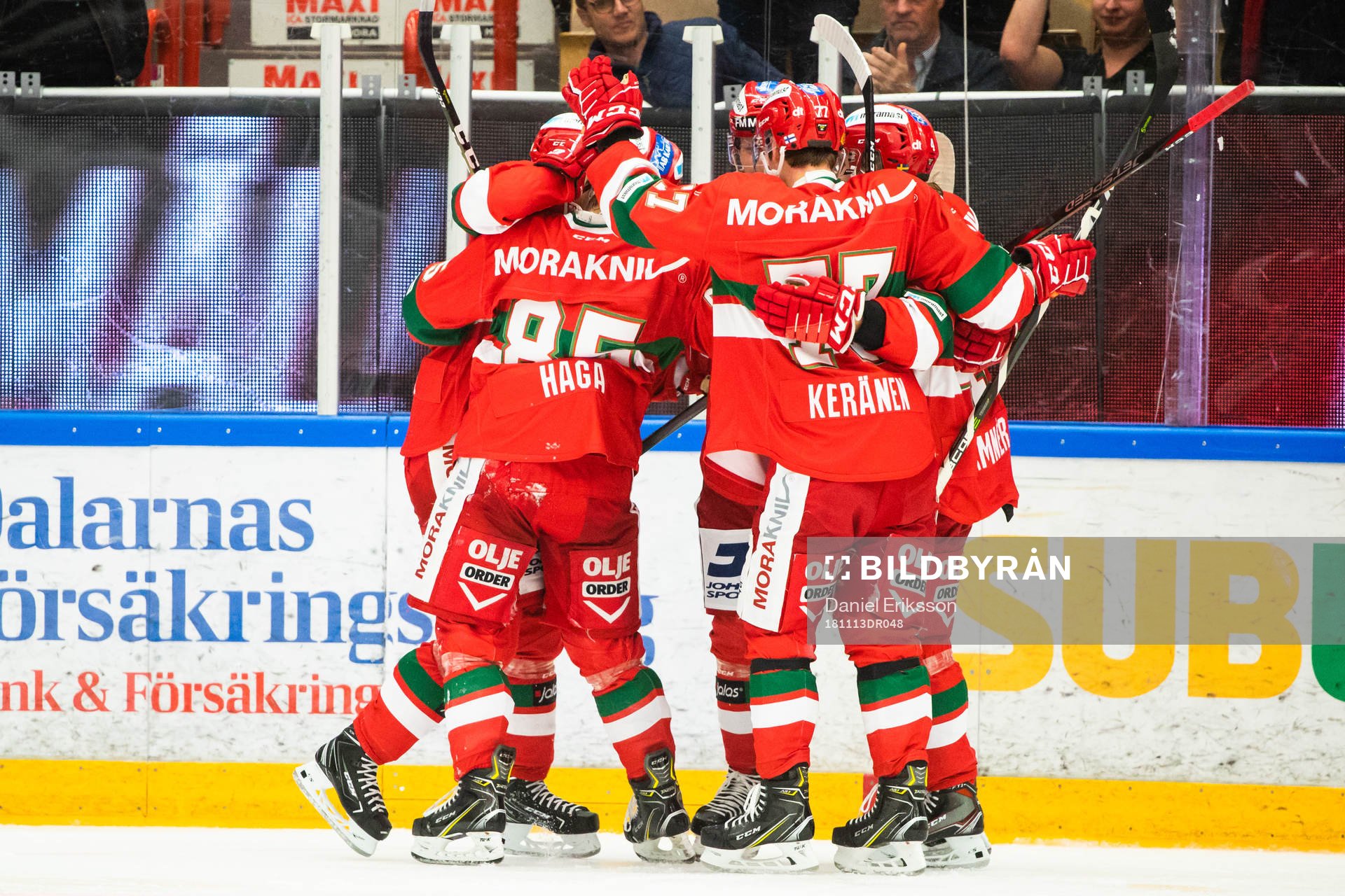 Moras Michael Keränen jublar med lagkamrater
