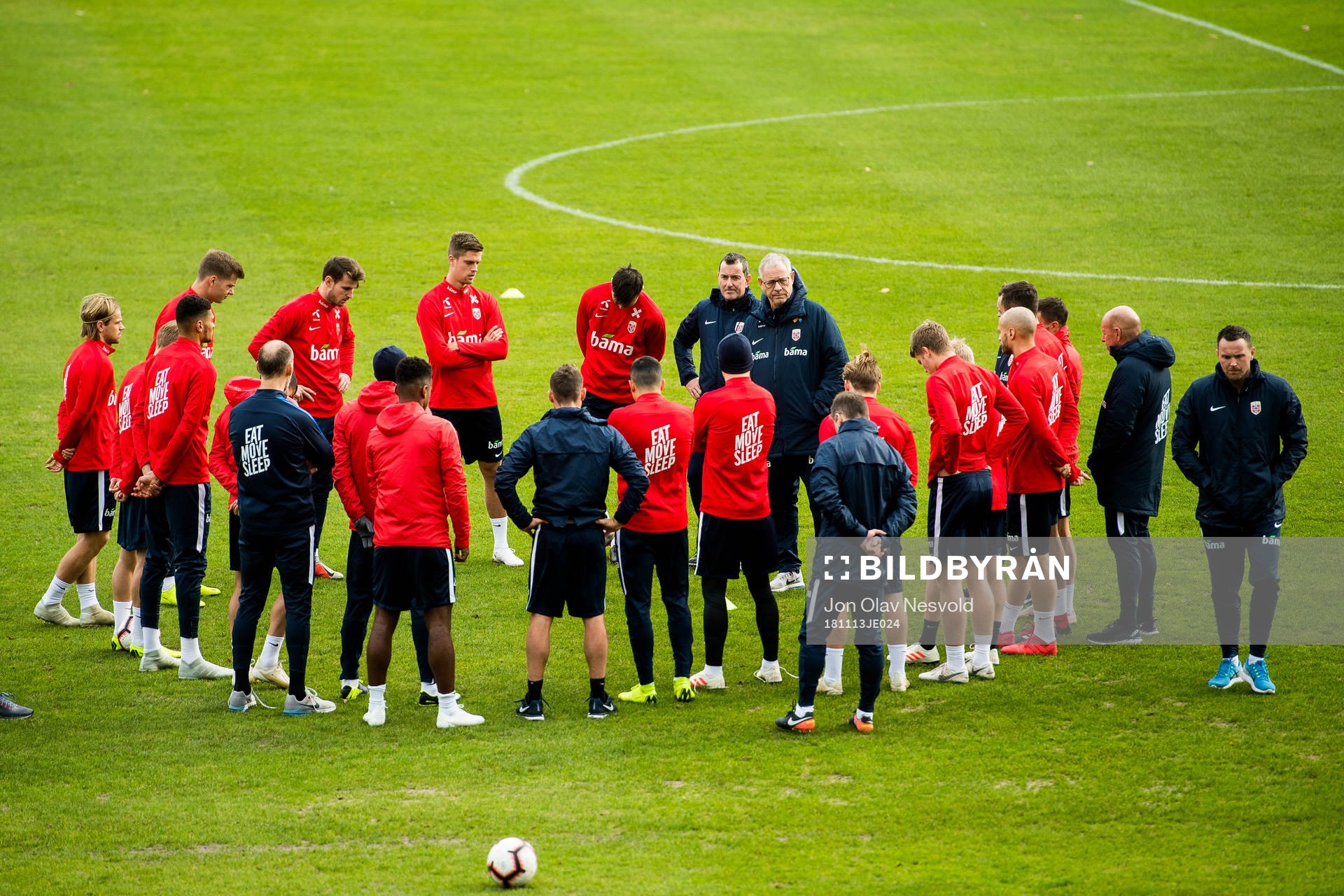 Lars Lagerbäck, head coach of Norway, and the players of
