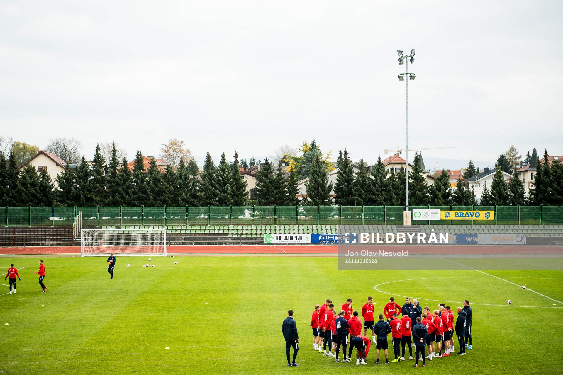 Lars Lagerbäck, head coach of Norway, and the players of