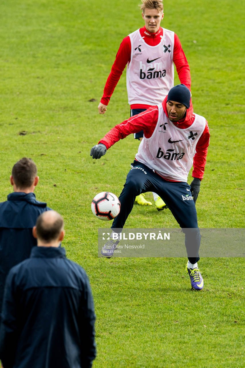 Martin Ødegaard and Haitam Aleesami of Norway