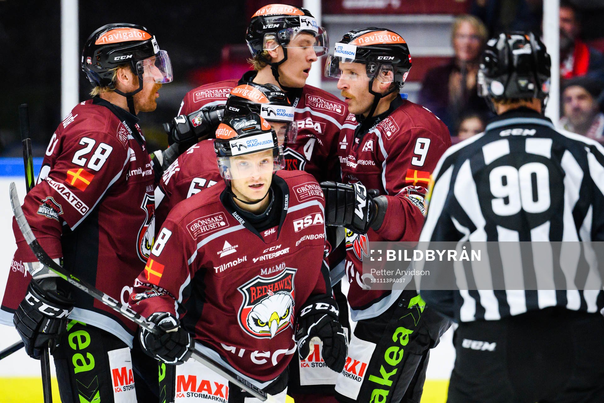 Malmö Redhawks Johan Olofsson jublar med lagkamrater