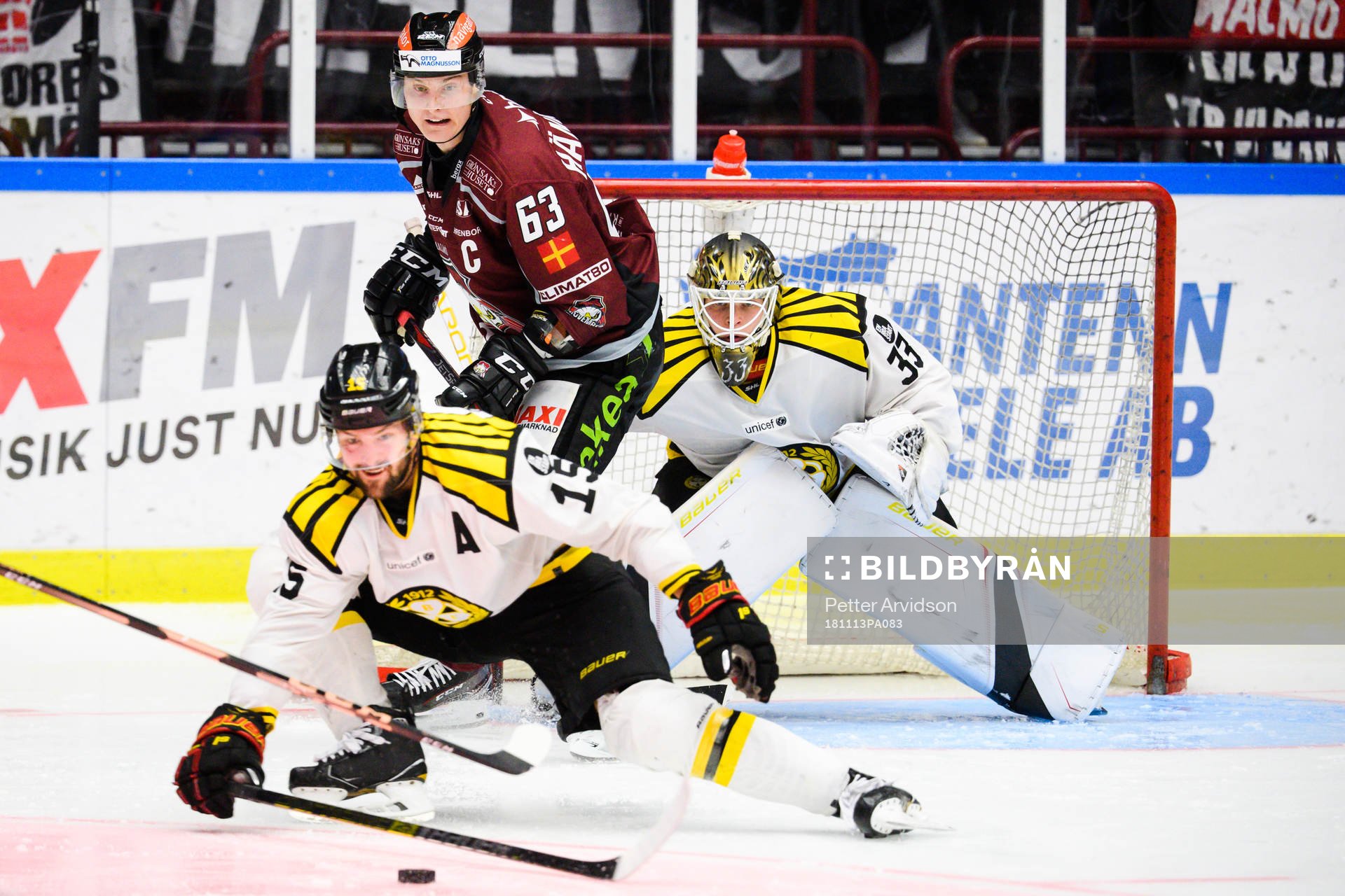 Malmö Redhawks Fredrik Händemark oroar framför Brynäs