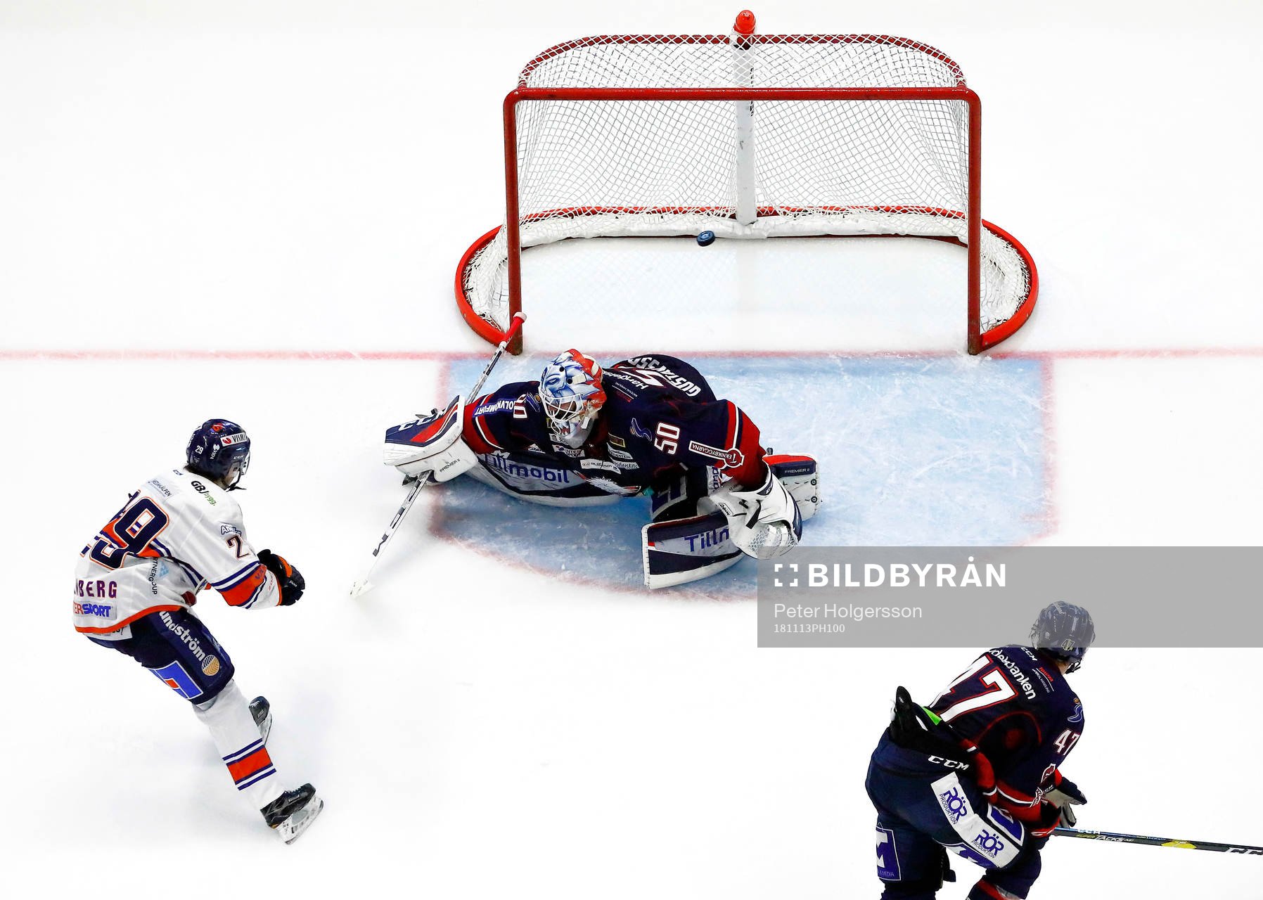 Linköpings målvakt Jonas Gustavsson släpper in mål 1-2