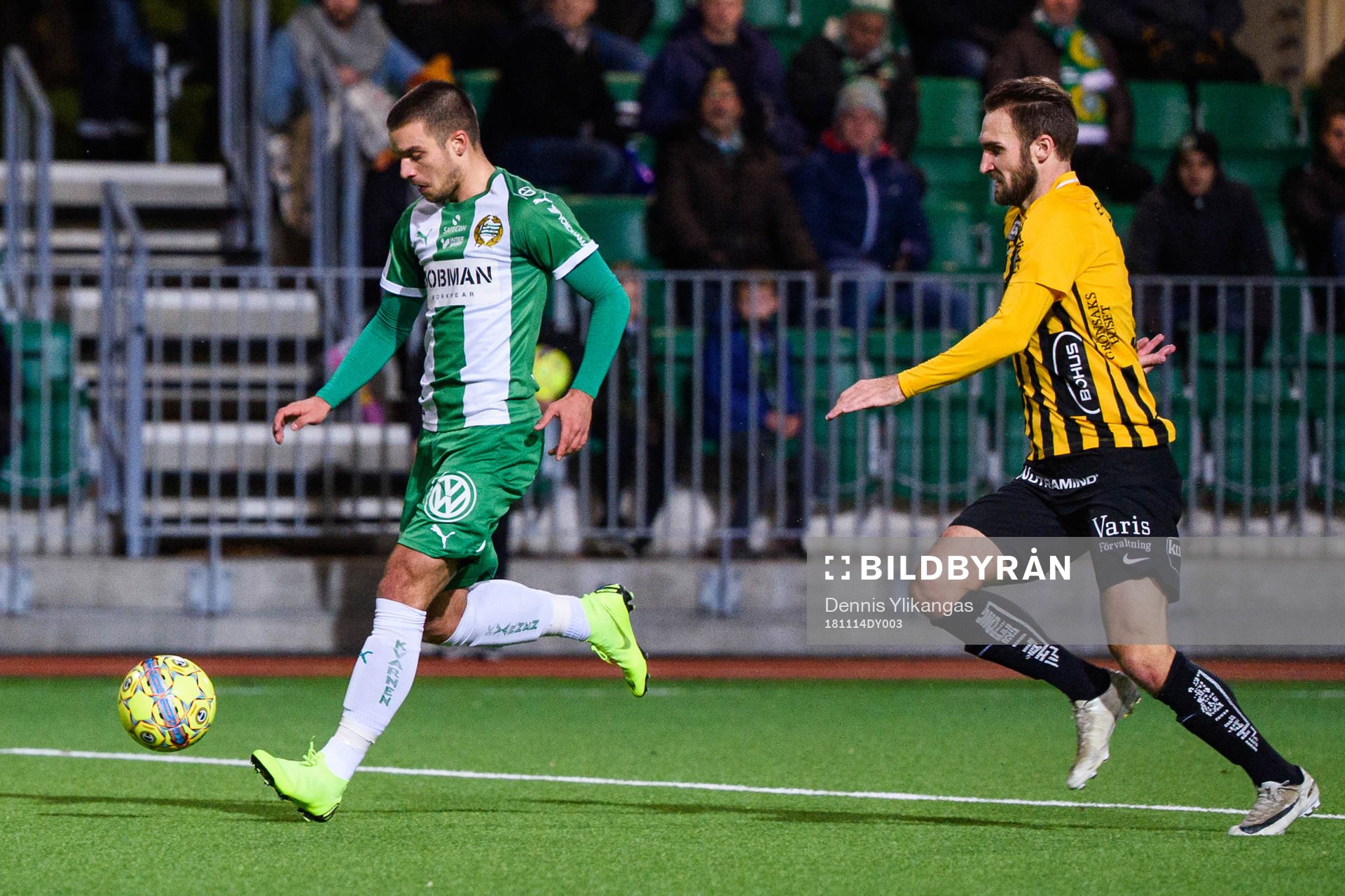 Hammarbys Vladimir Rodic och Häckens Oskar Sverrisson