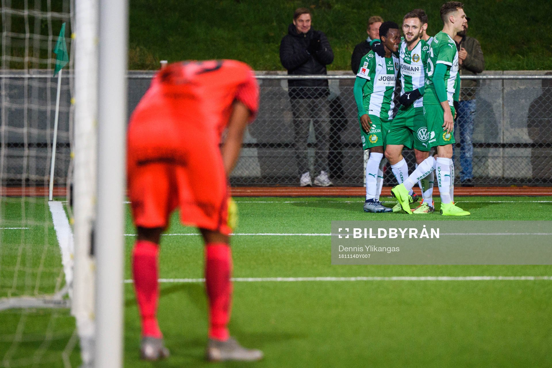 Hammarbys Abdul-Halik Hudu jublar med lagkamrater
