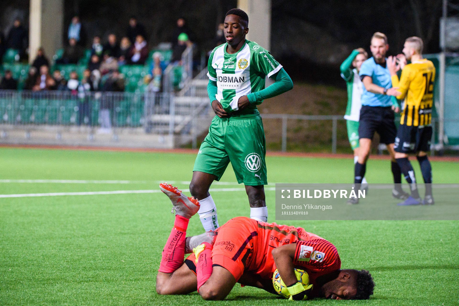 Hammarbys Samouil Izountouemoi och Häckens målvakt