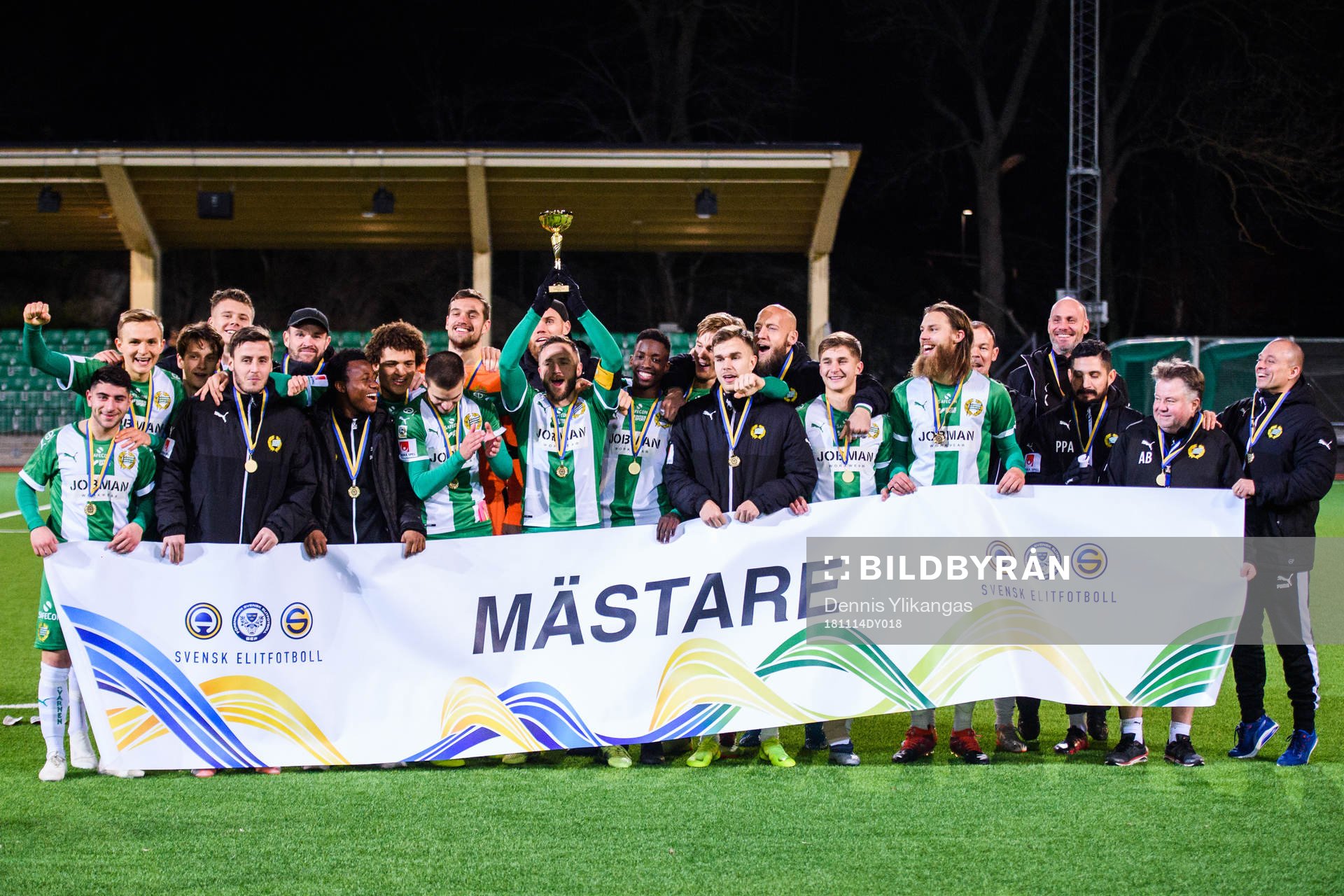 Hammarbys spelare jublar