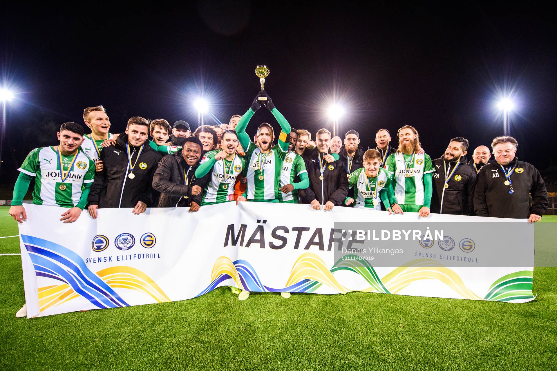 Hammarbys spelare jublar