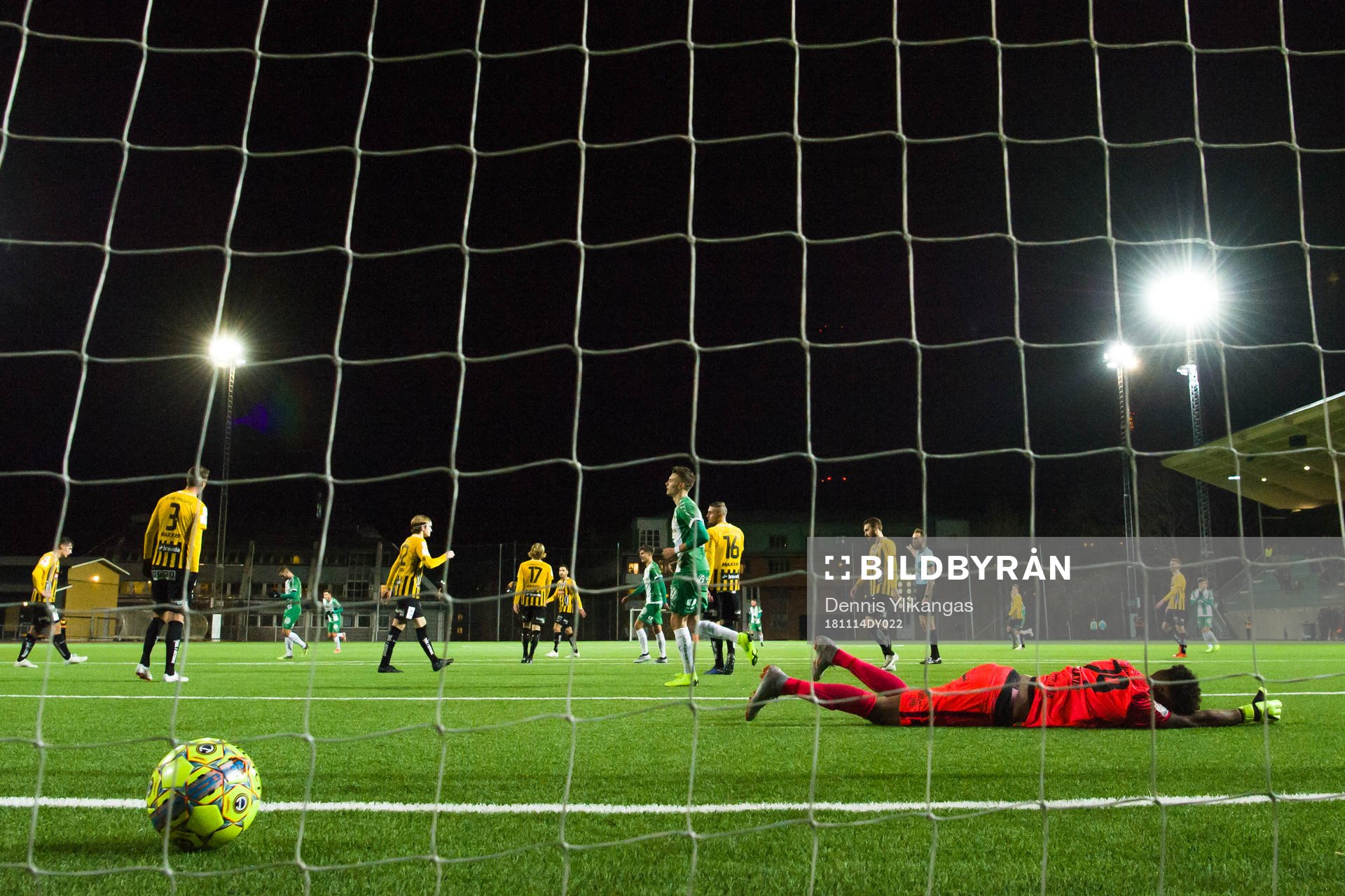 Hammarbys Abdul-Halik Hudu (ej i bild) skjuter 1-0 bakom