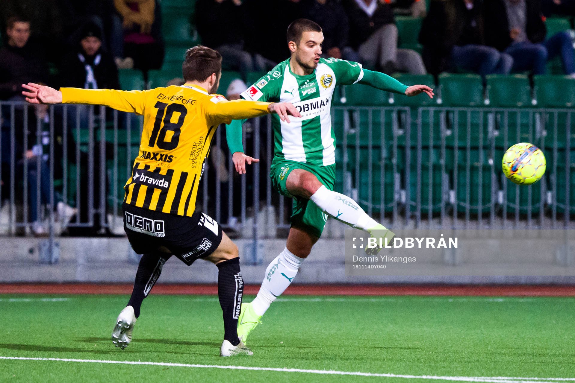 Häckens Oskar Sverrisson Hammarbys Vladimir Rodic