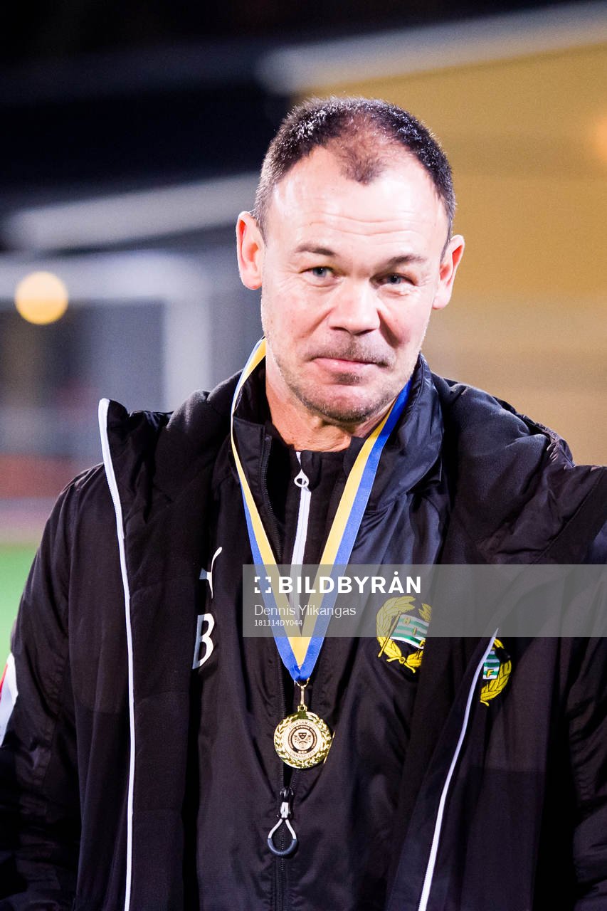 Hammarbys tränare Joachim Björklundunder U21 finalen i