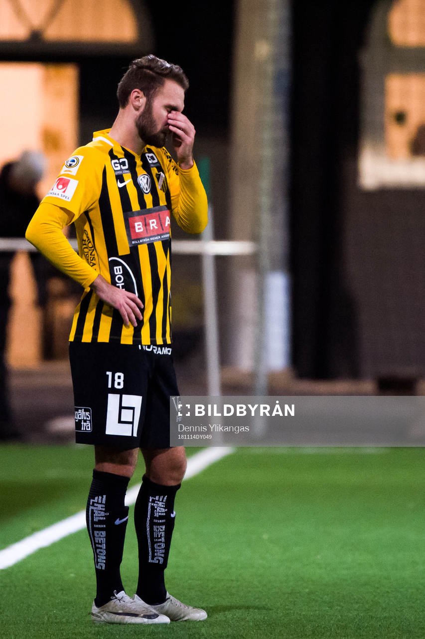 Häckens Oskar Sverrisson deppar