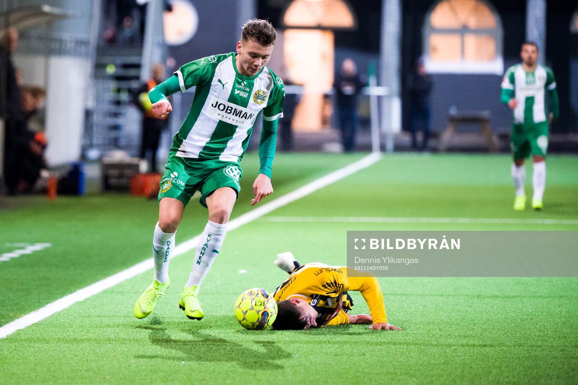 Hammarbys Jake Larsson och Häckens Kevin Ackermann