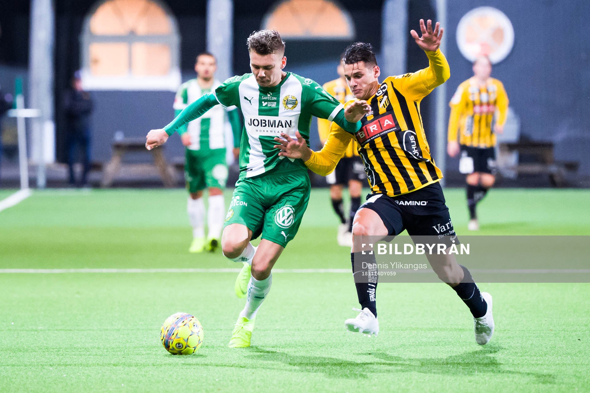 Hammarbys Jake Larsson och Häckens Kevin Ackermann