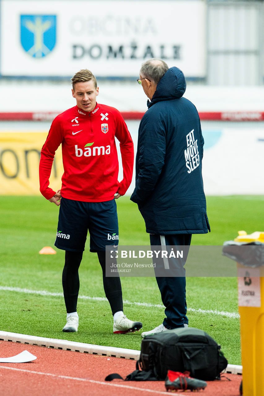 Stefan Johansen of Norway and Lars Lagerbäck, head coach