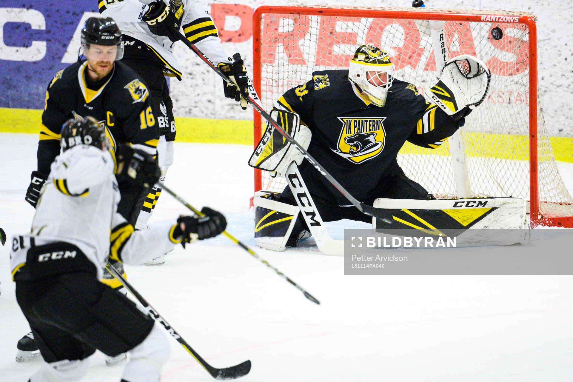 s Filip Windlert gör 0-3 bakom Panterns målvakt Lars