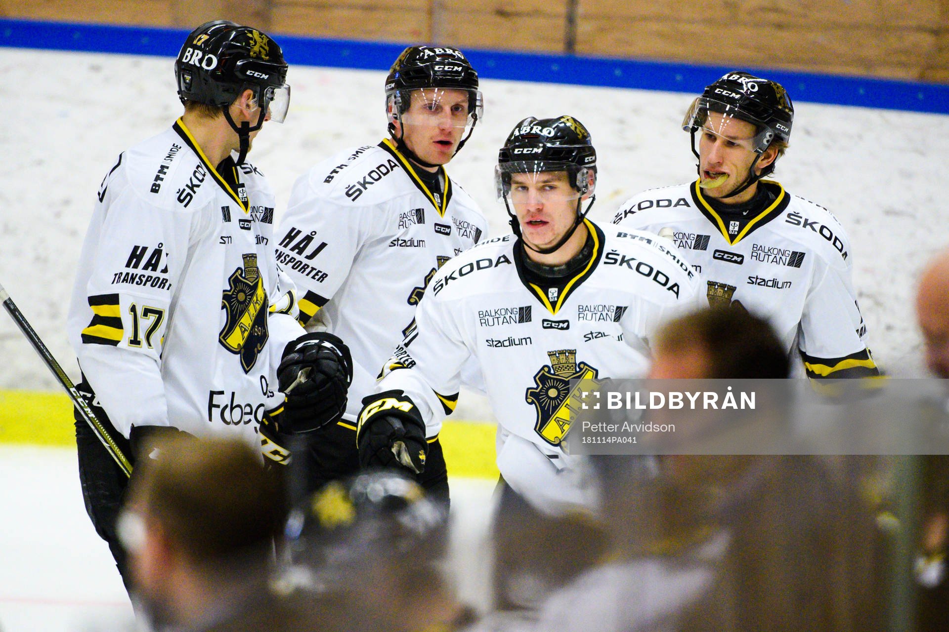 s Anton Holm jublar med lagkamrater