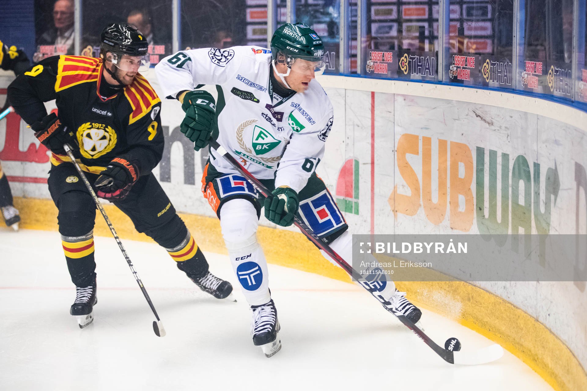 Brynäs Niclas Andersén och Färjestads Johan Ryno i kamp
